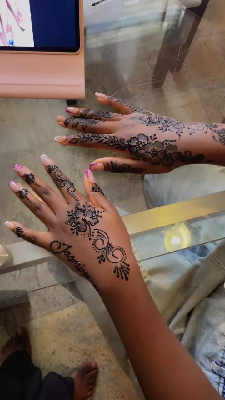 @Raheenahs.Henna