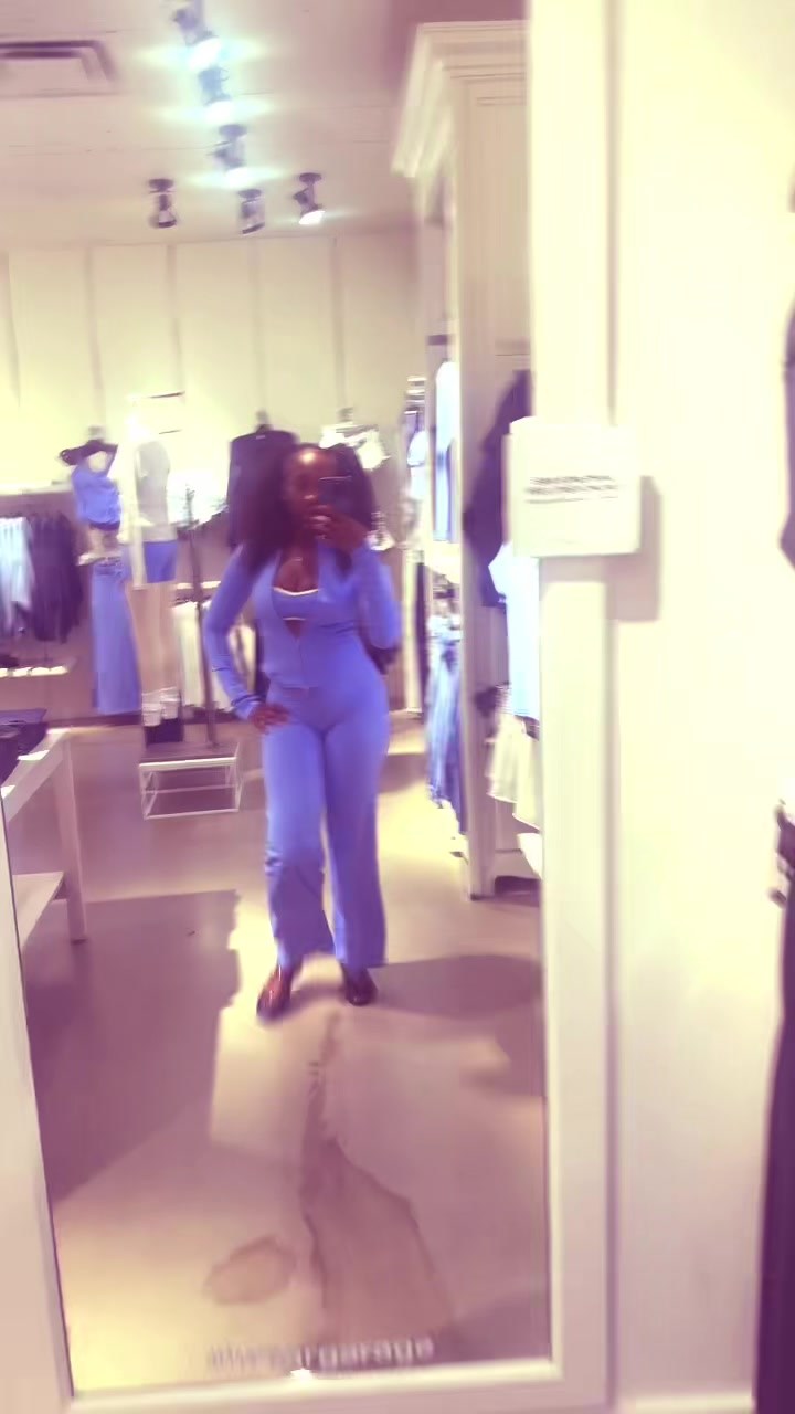 @YoungHotEbony🫦