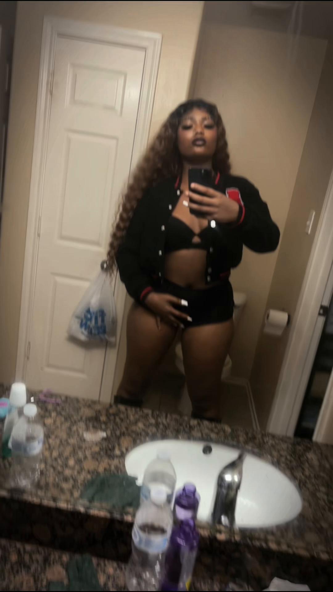 @Jayladontgiveaf🖤😝