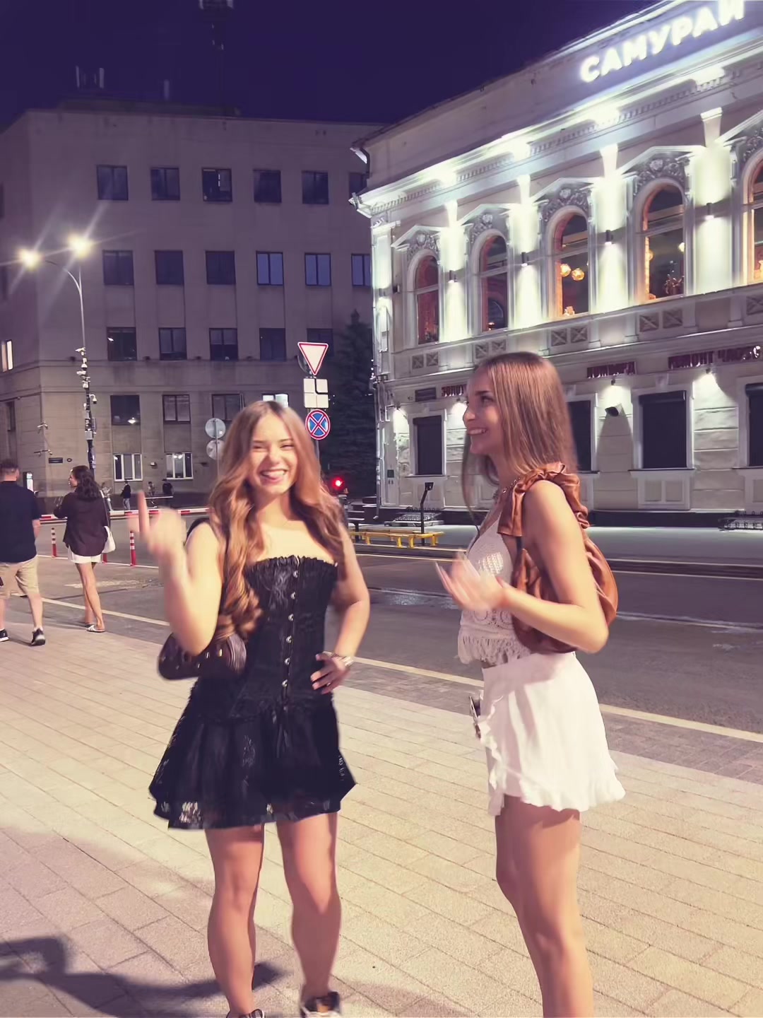 @alyak977