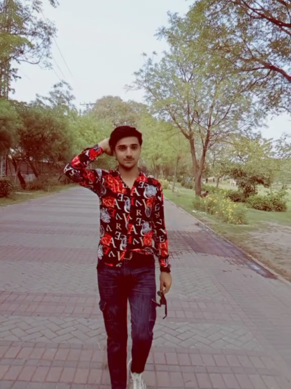 @🫅🏻Malik-WAQAS-Awan🎓