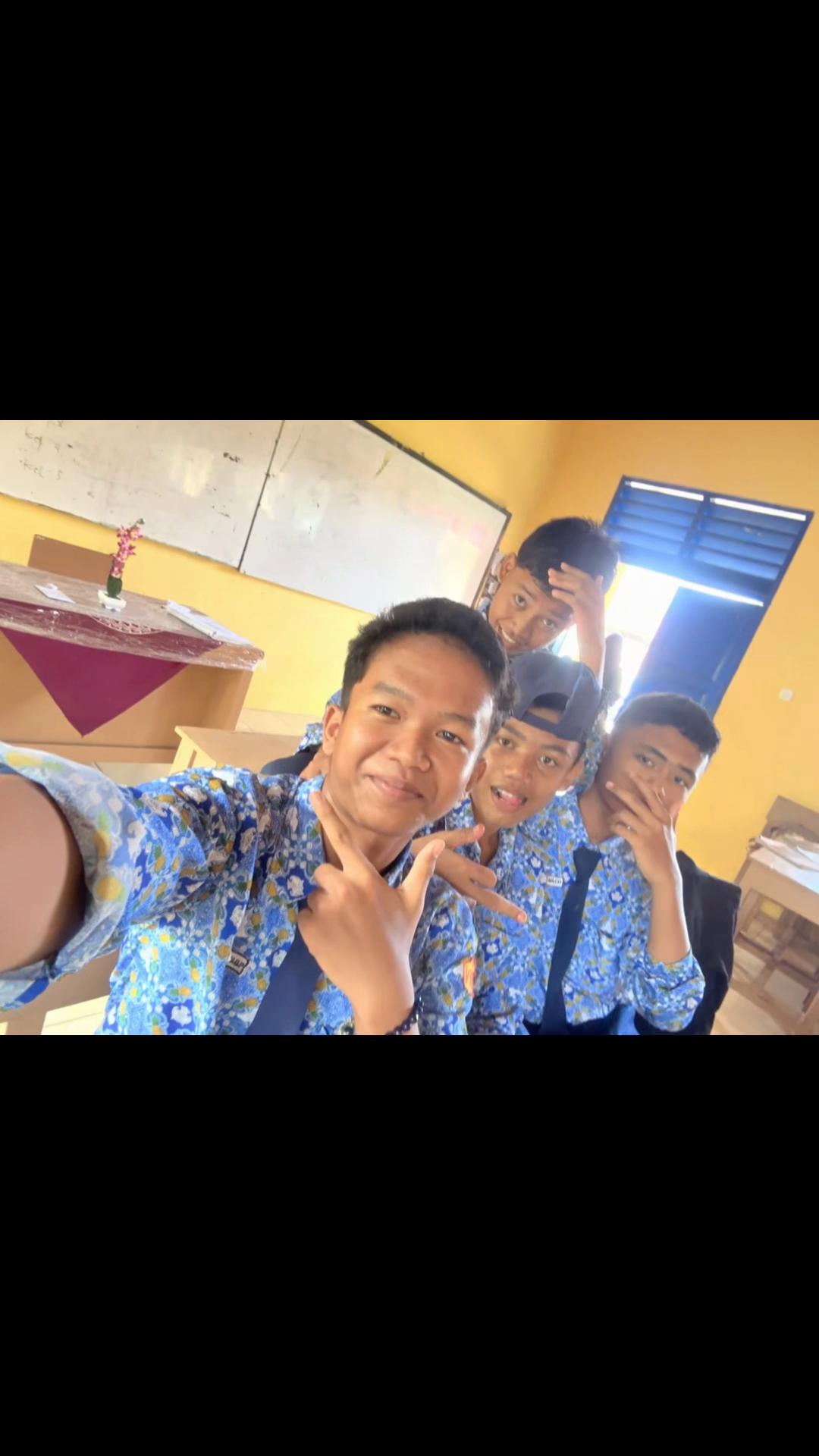 @DZAKY SUKA CDID