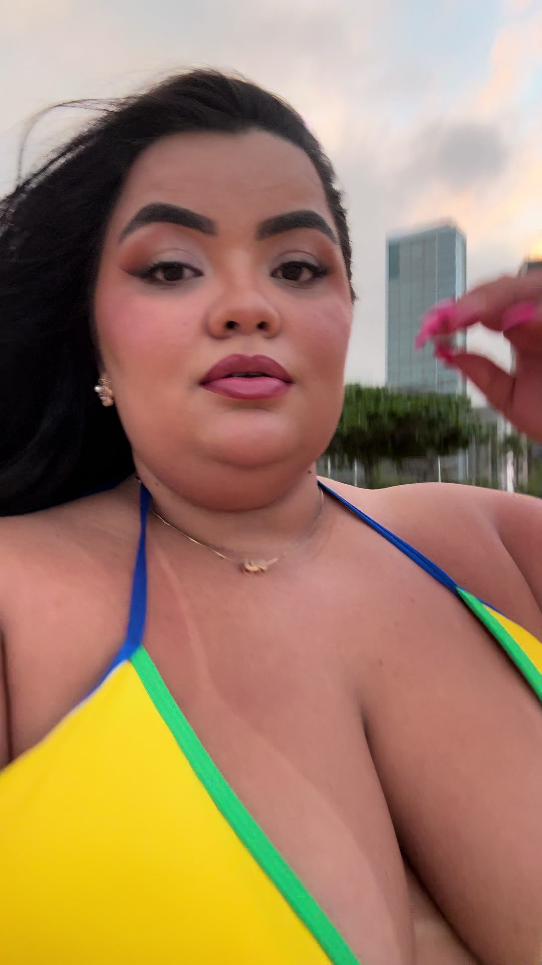 @Juliane Dias Plus size
