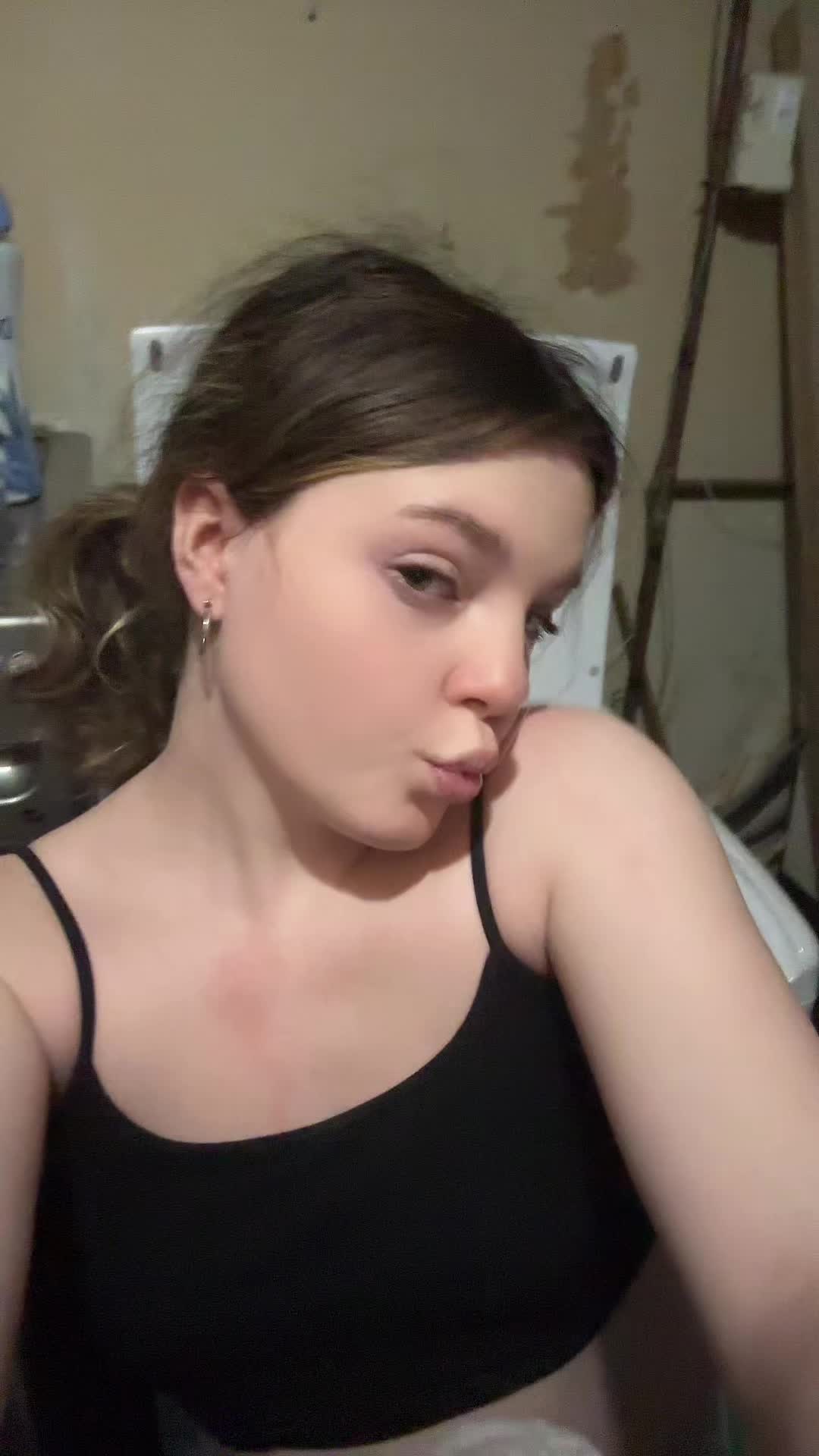 @User588436632