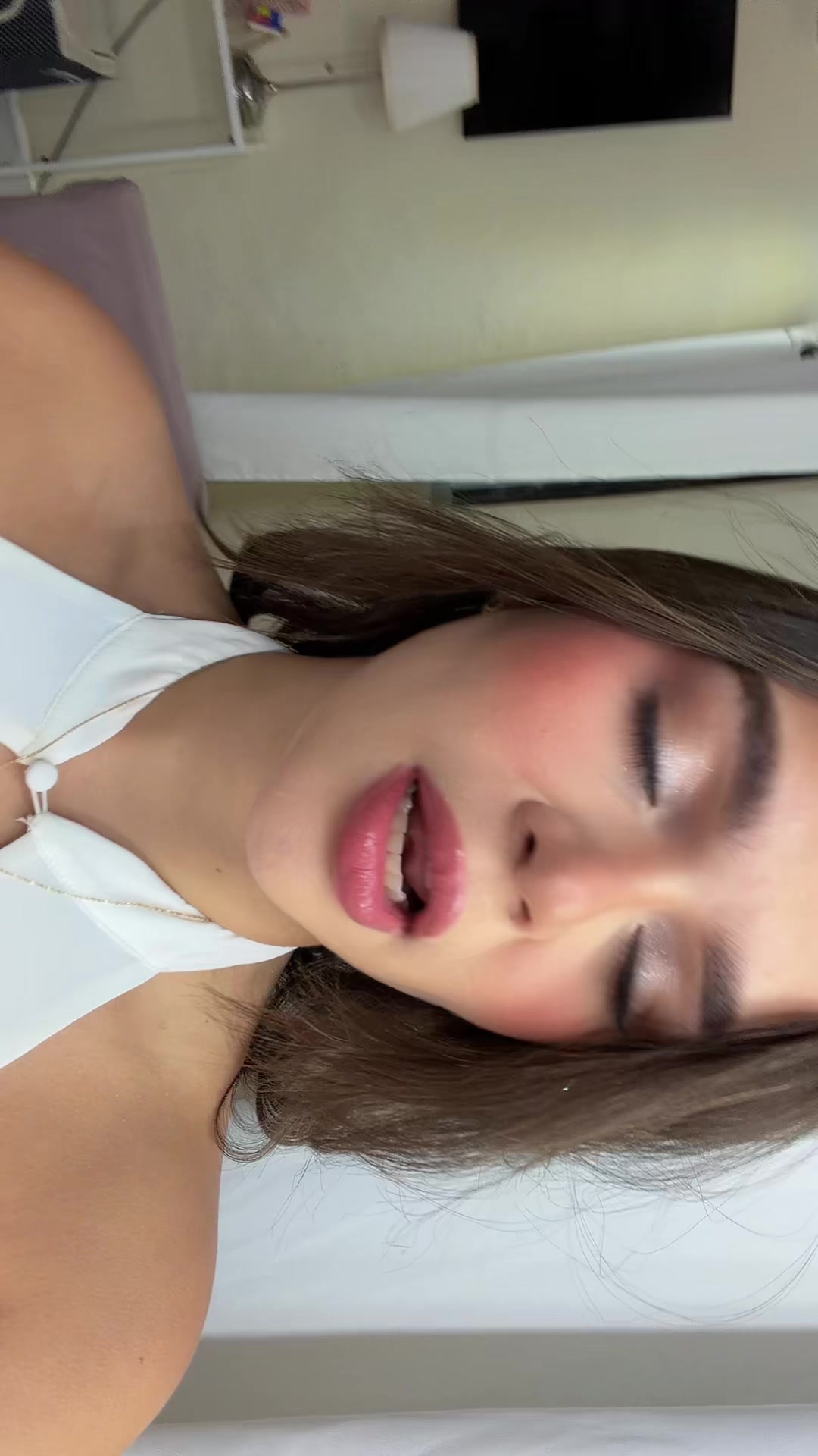 @Ashley Vi&ntilde;als