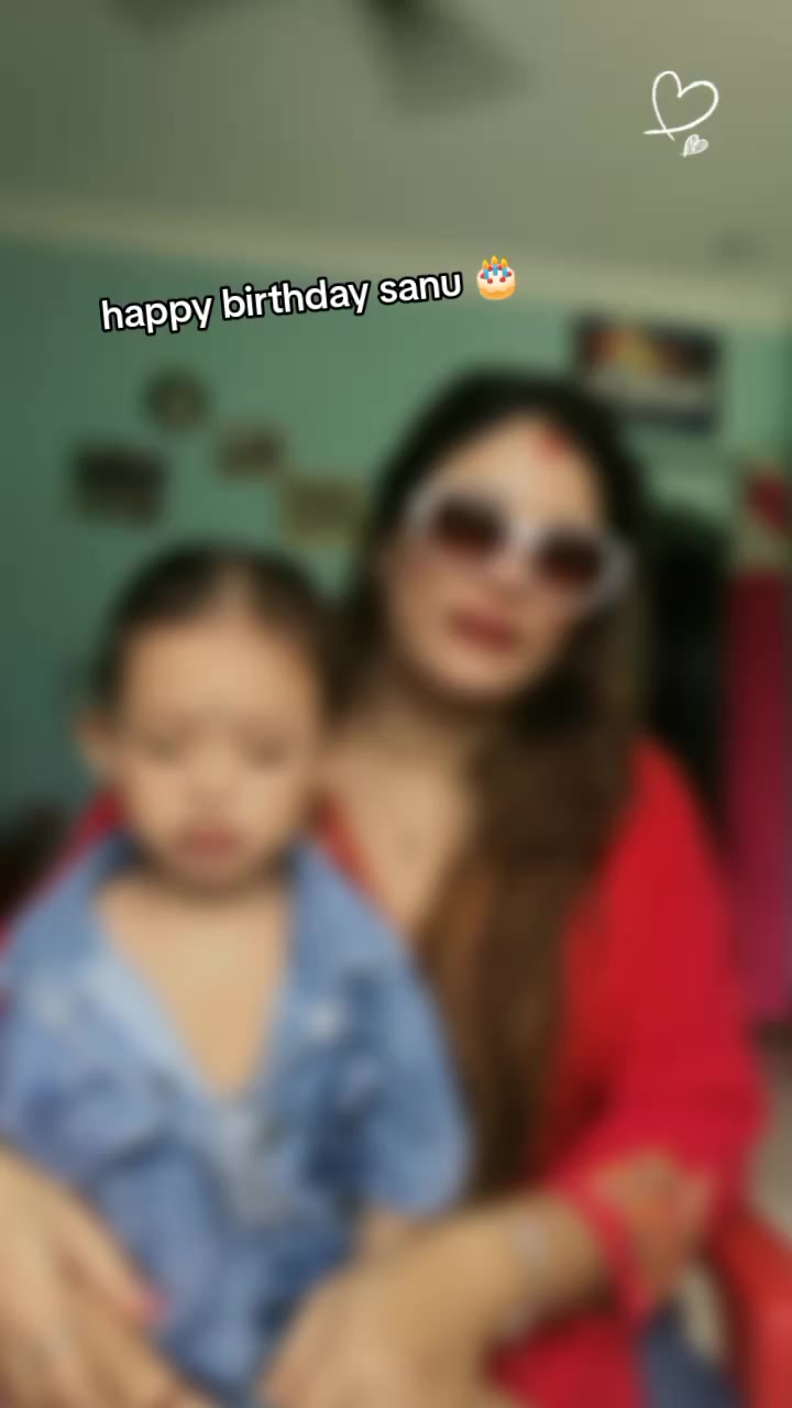 @🫂🧏👩👦🌄