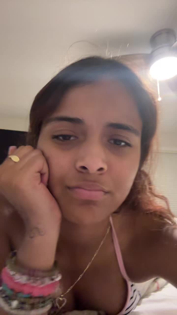 @👩🏽&zwj;❤️&zwj;💋&zwj;👩🏽
