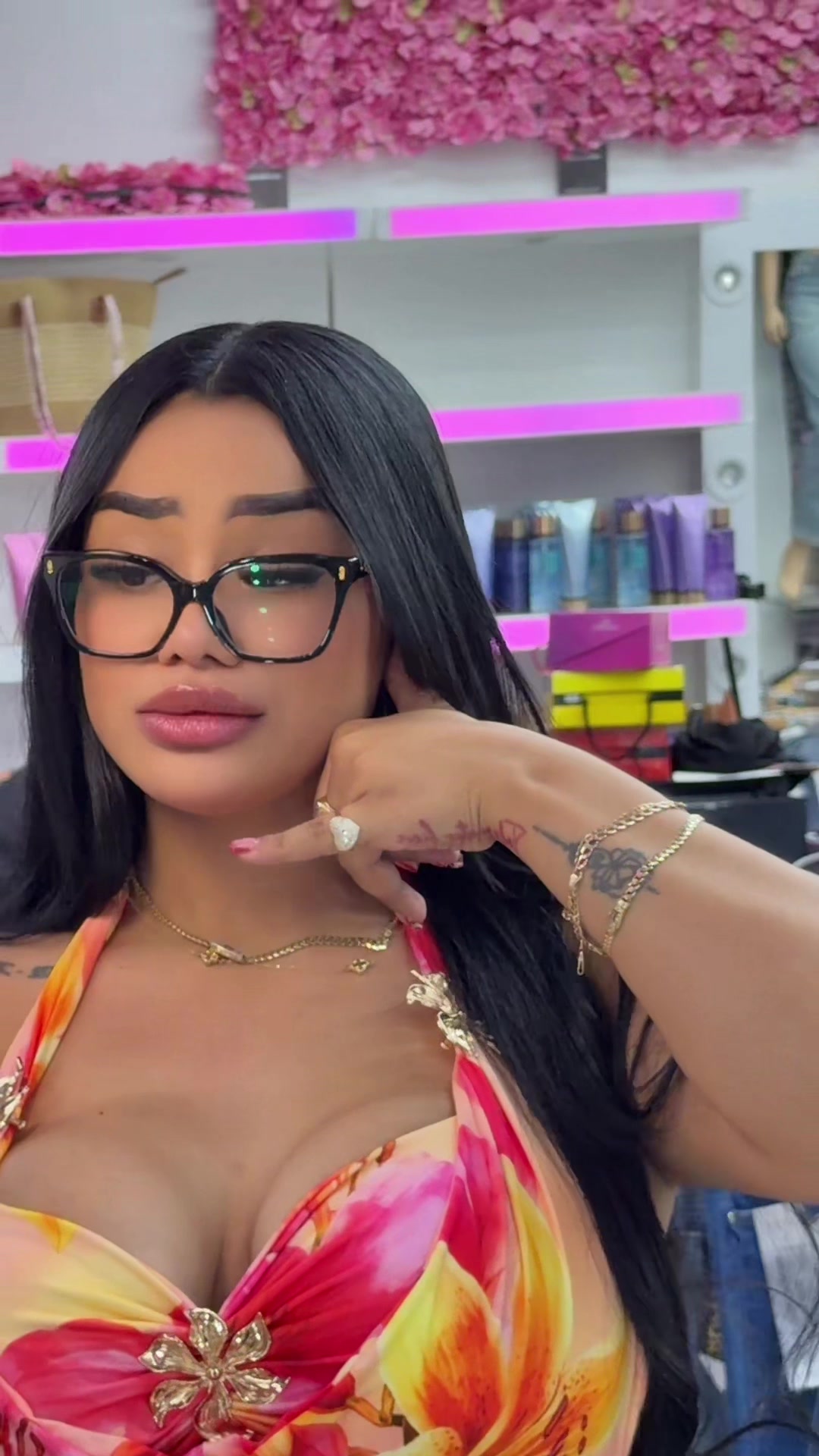 @Tatiqueenoficial 🦋