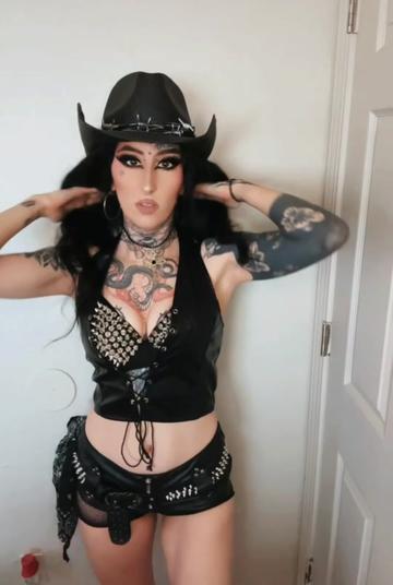 @Shyla🦇