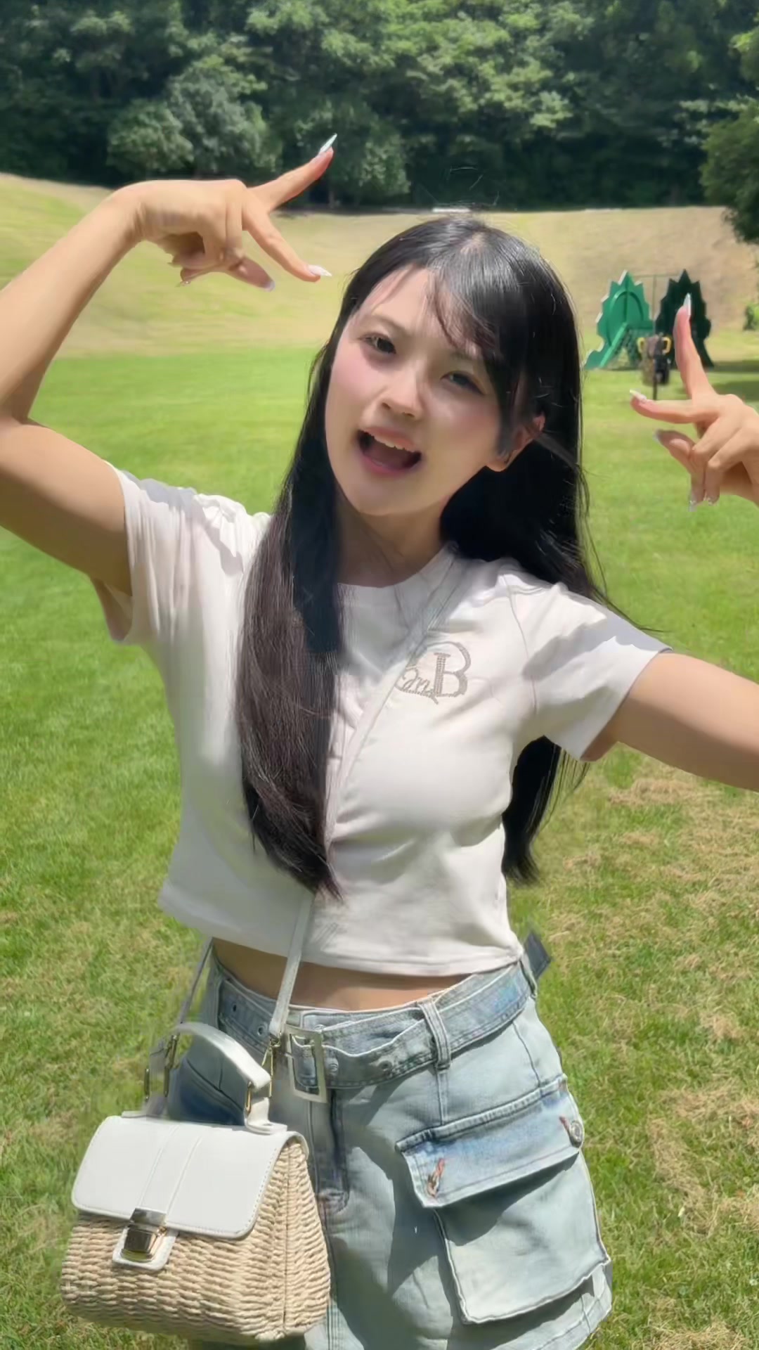 @窪田 栞奈