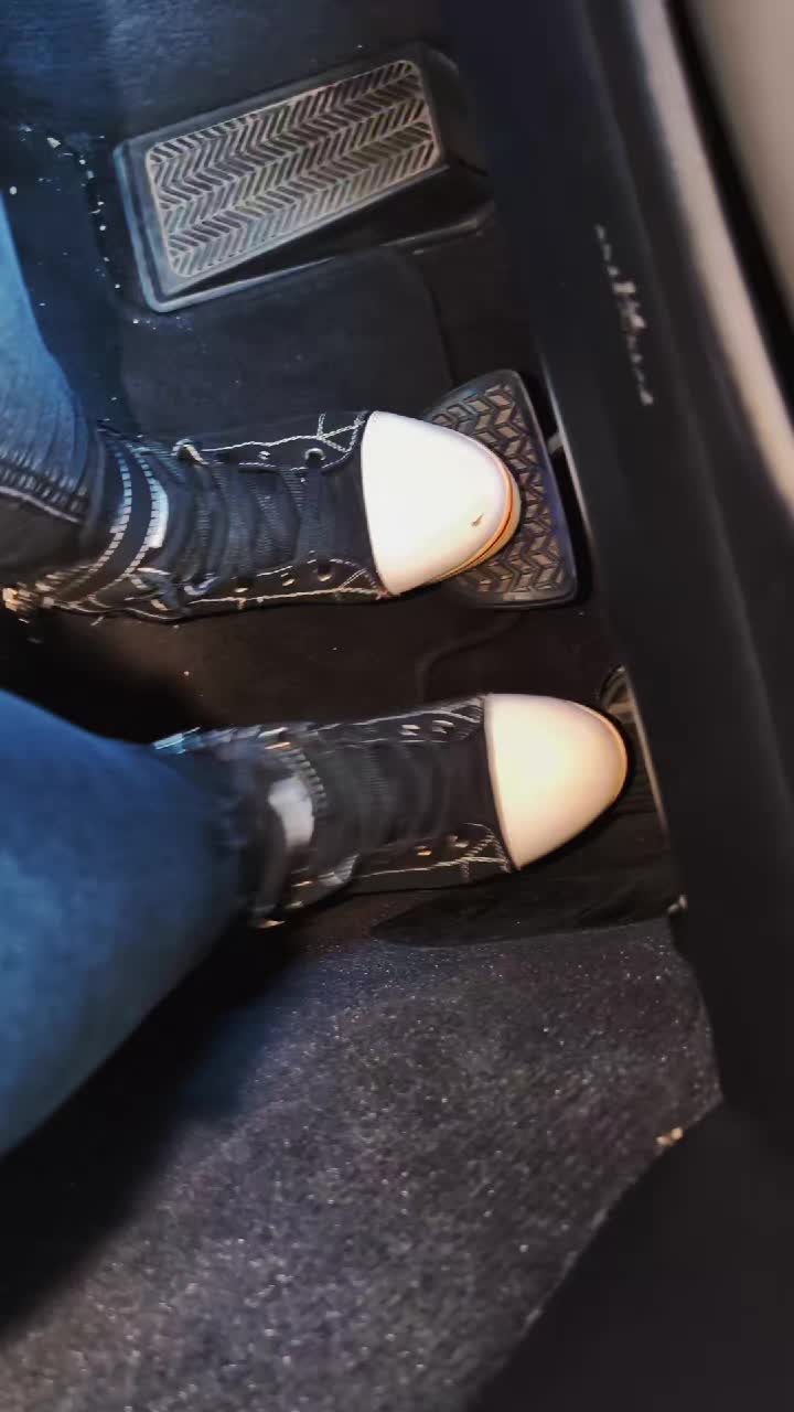 @Cₐₗₗmₑyₒᵤr𝓥𝓪𝓵𝓮𝓷𝓽𝓲𝓷𝓮🖤