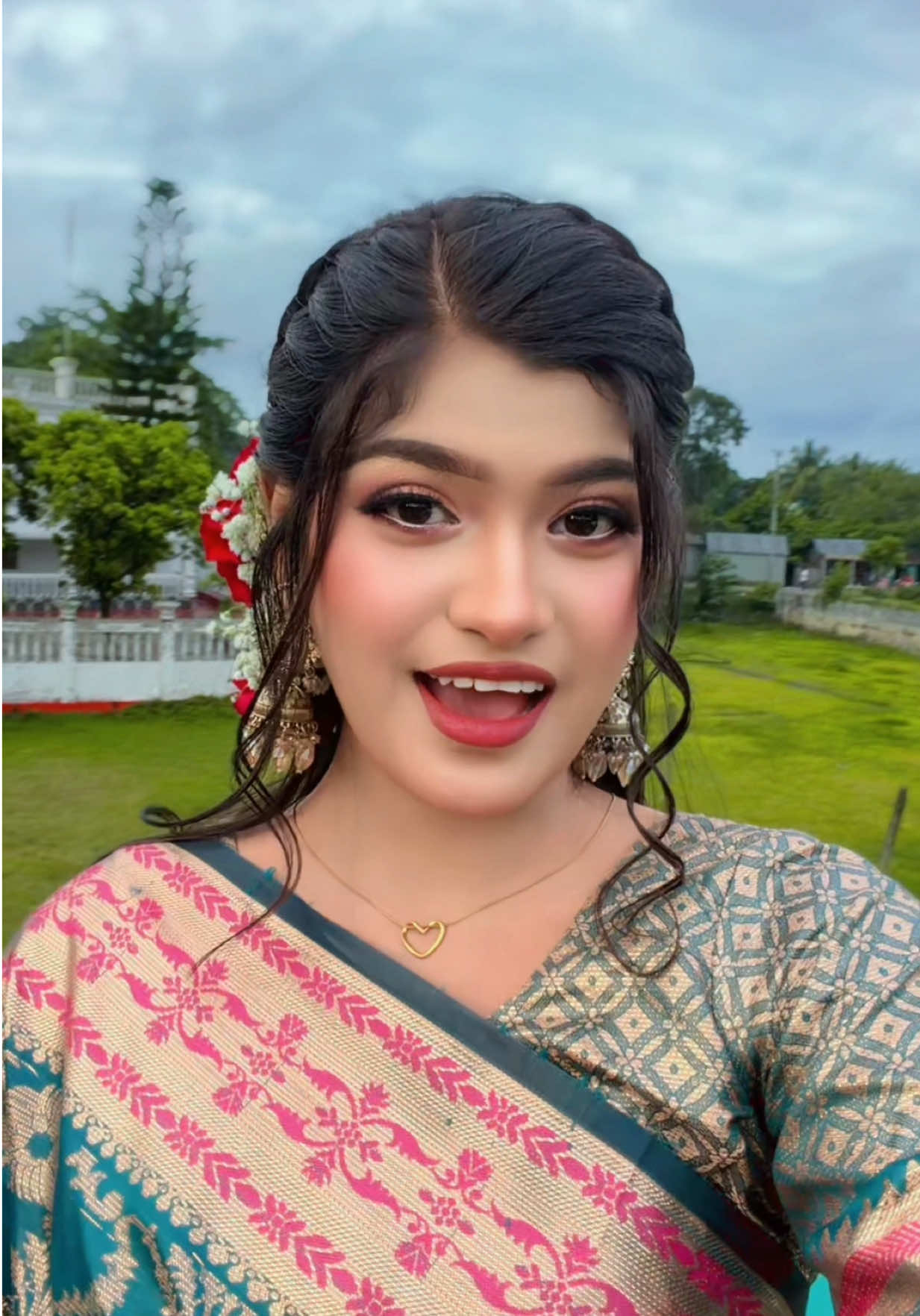 @Akhi Pakhi