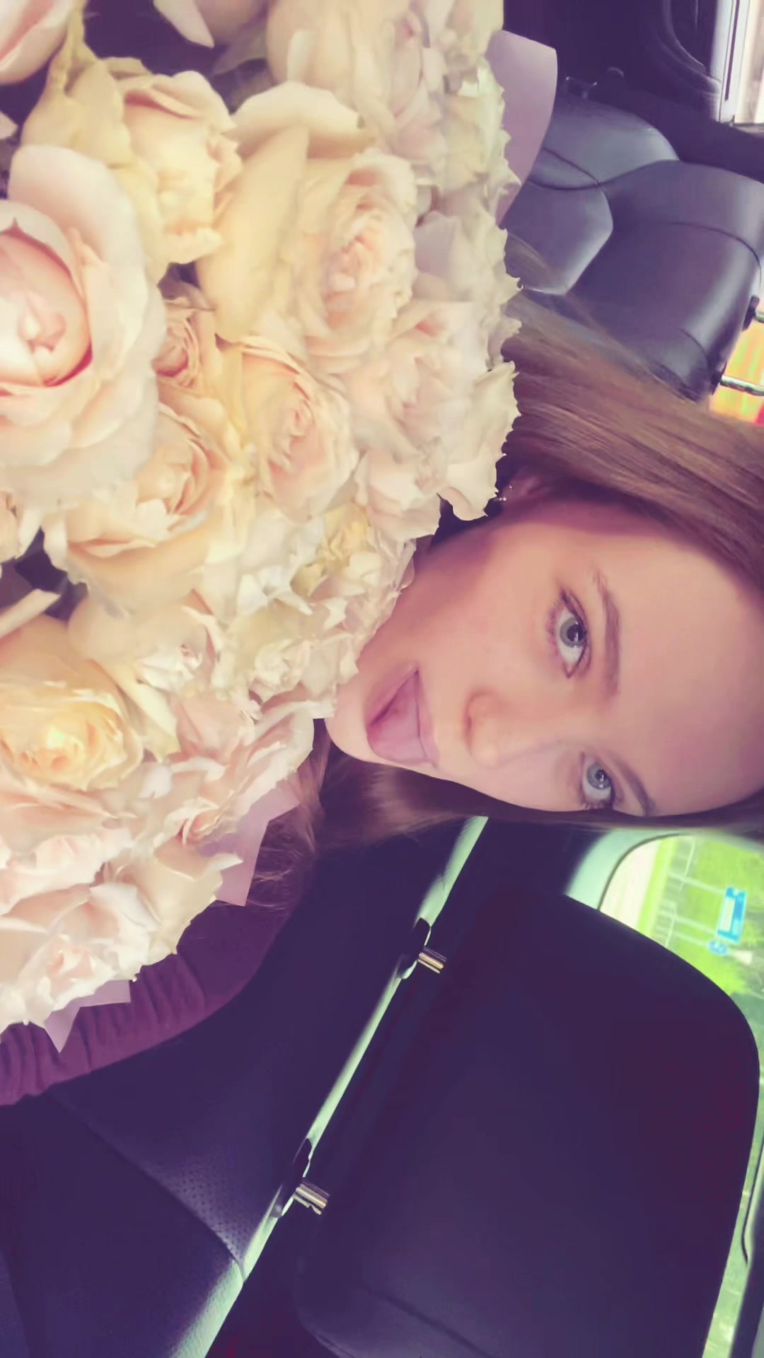 @ℳ𝒶𝓇𝒾𝒶_ℬ𝓊𝓏𝓏