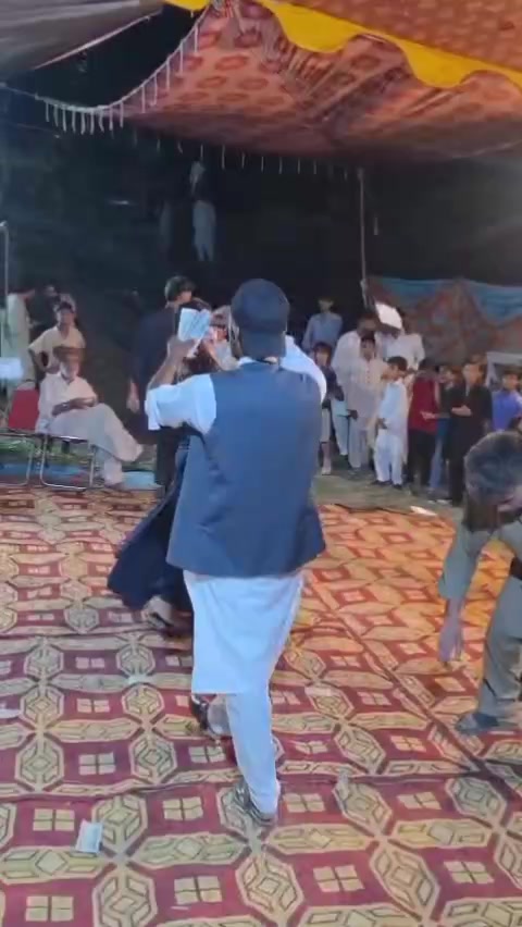 @❣️آؤ مِل کر مُسکراتے ہیں❣️