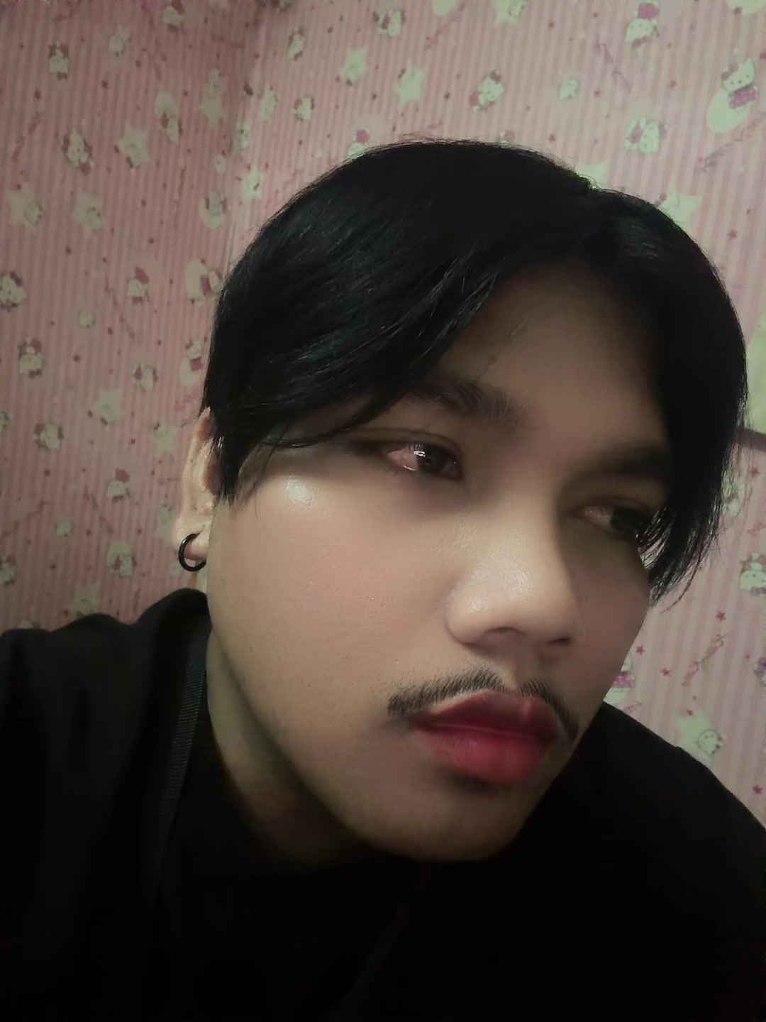 @លី ហ៊ួរ 🏳️🌈