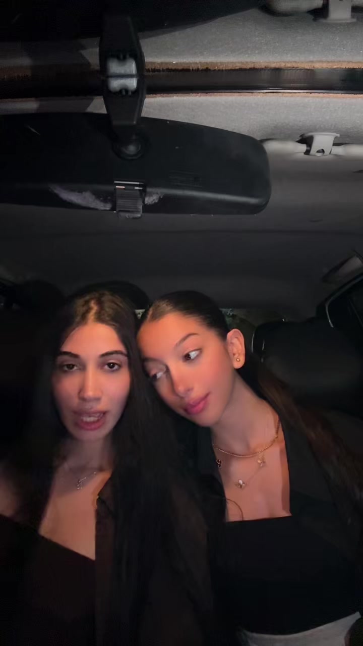 @arianazareei__
