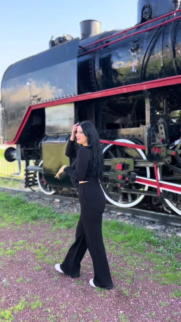 @𝑫𝒆𝒍𝒂𝒍☀️