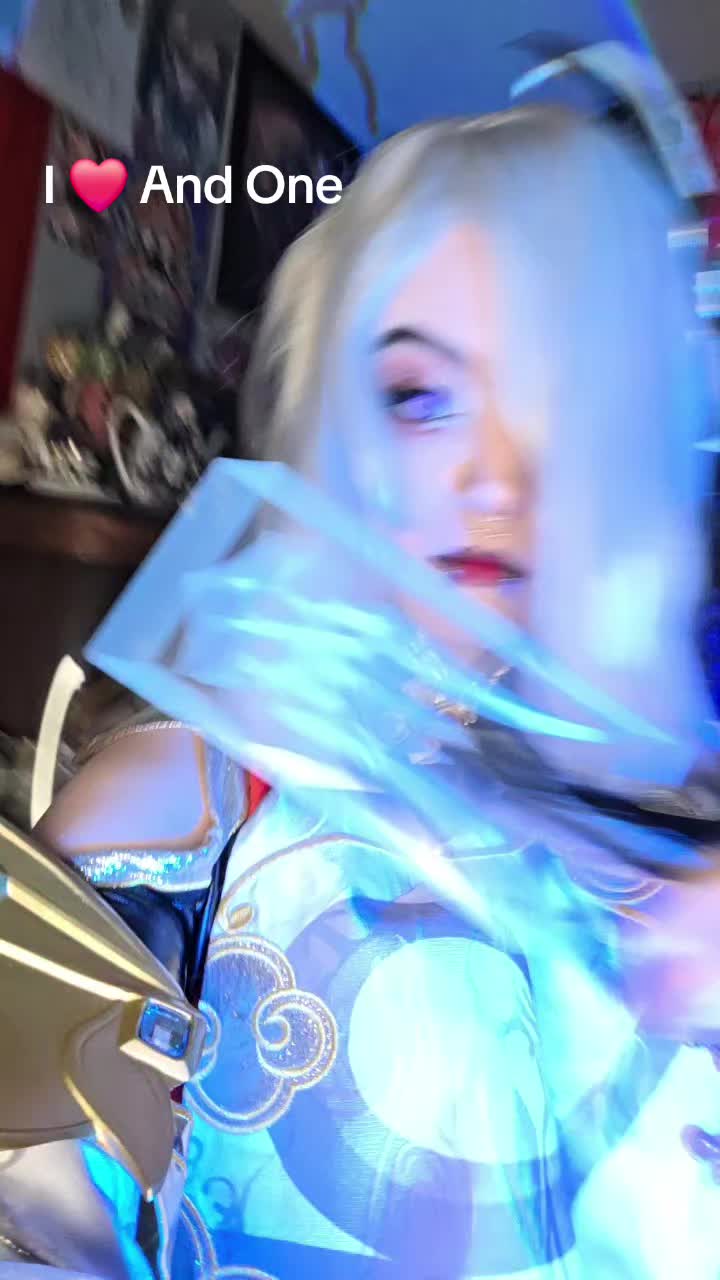 @Trashshark_cosplay 🔜 Awa