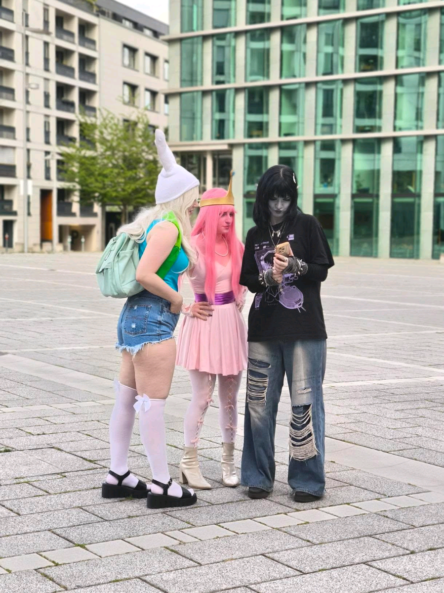 @twitch.tv/LunamiTV