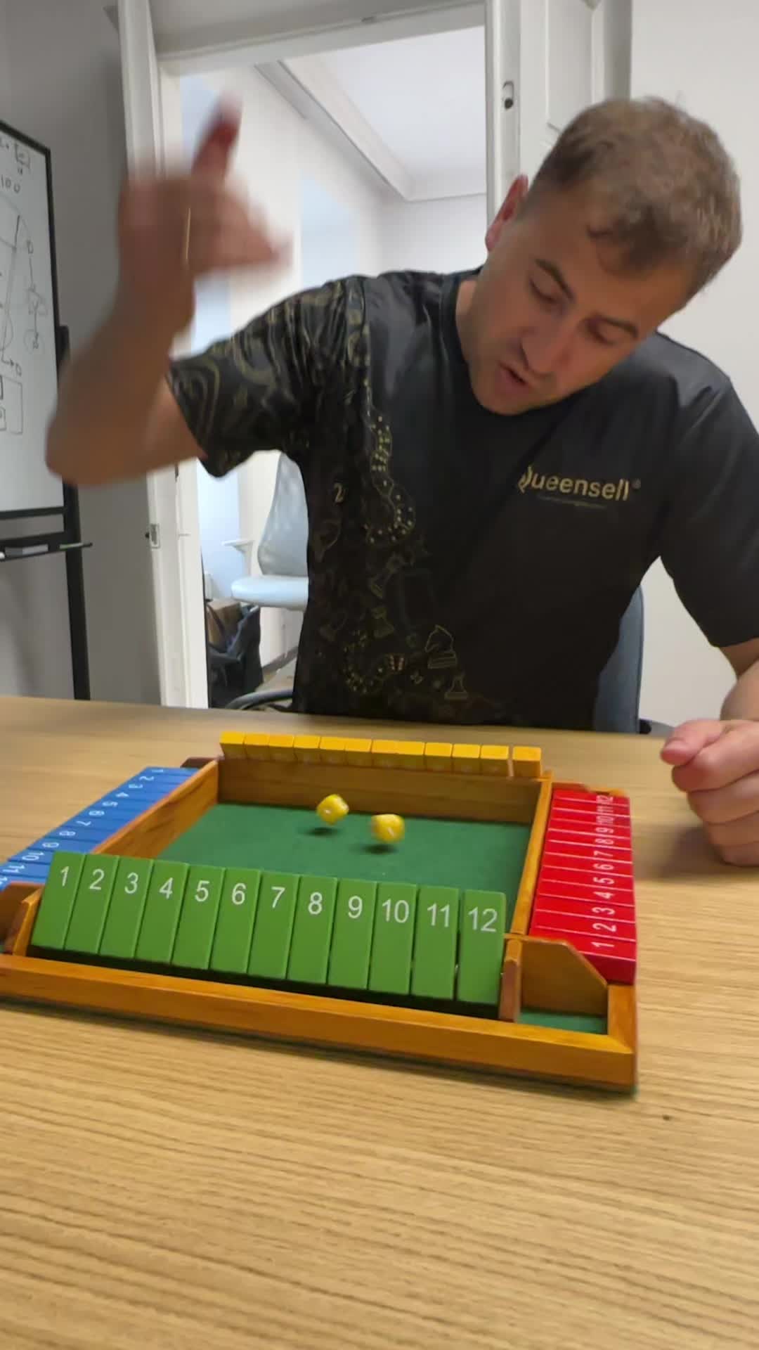 @queensell_games