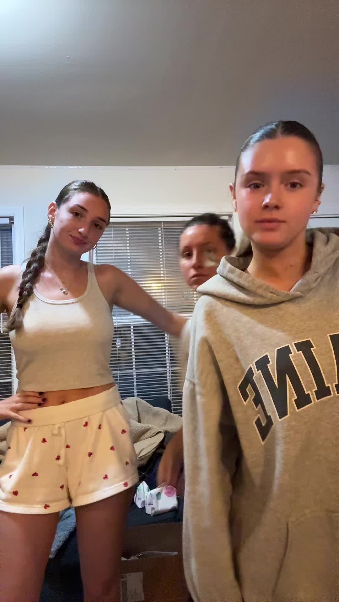 @bella mocarski