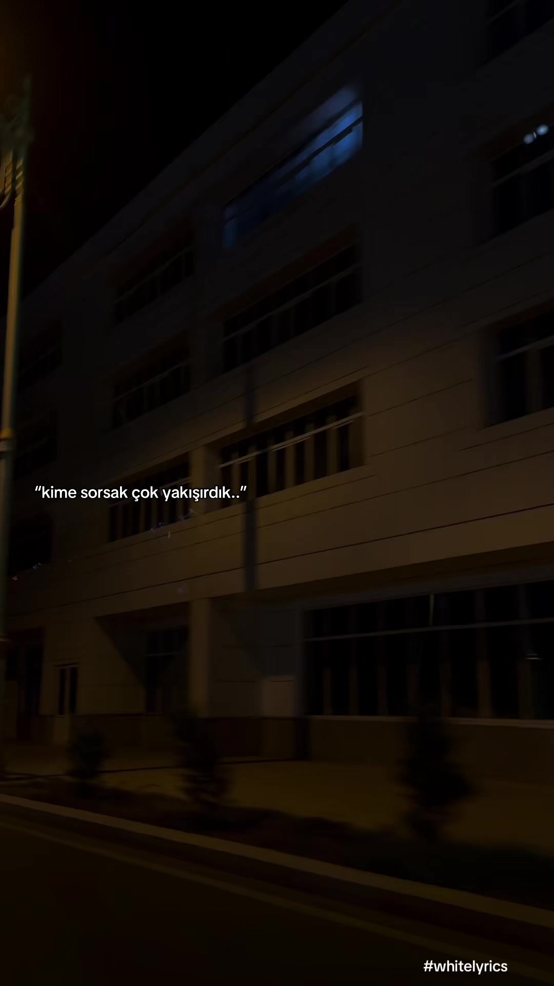 @🎧𝙬𝙝𝙞𝙩𝙚.𝙡𝙮𝙧𝙞𝙘𝙨🎧