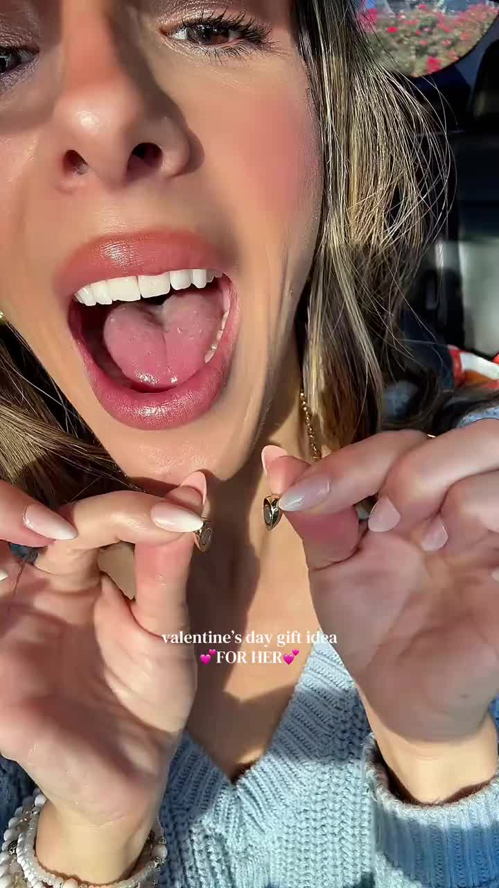 @GlossyChicGoddess