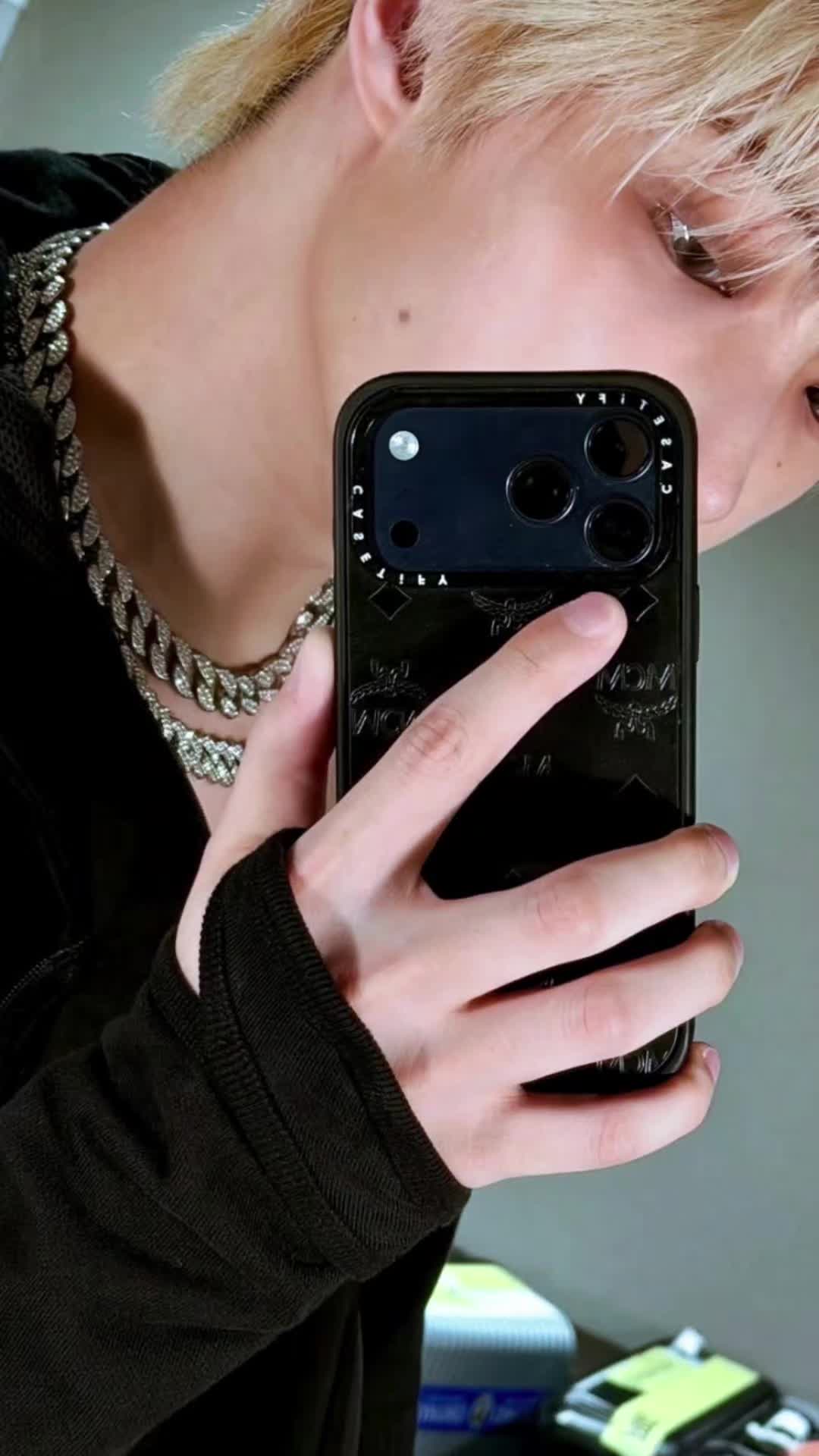 @kpoplovenaren
