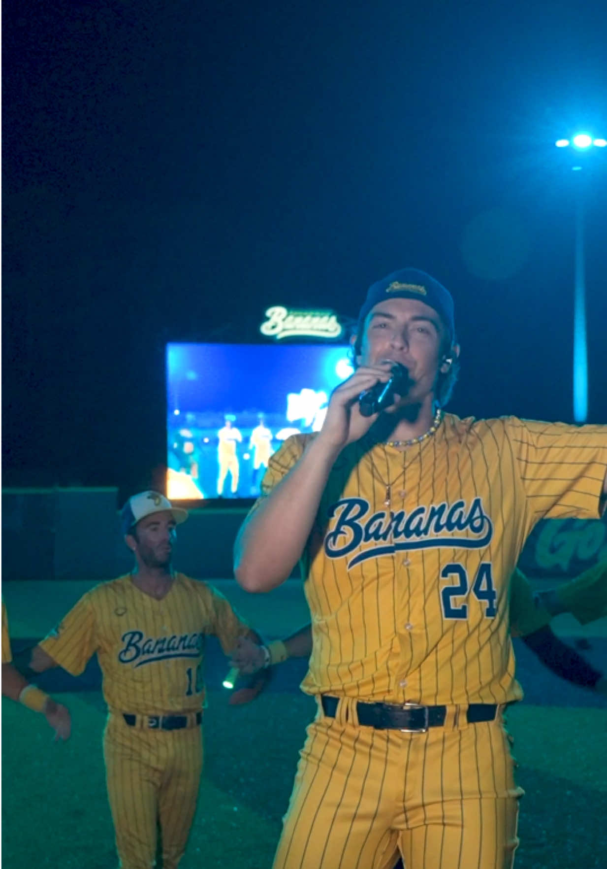 @thesavbananas