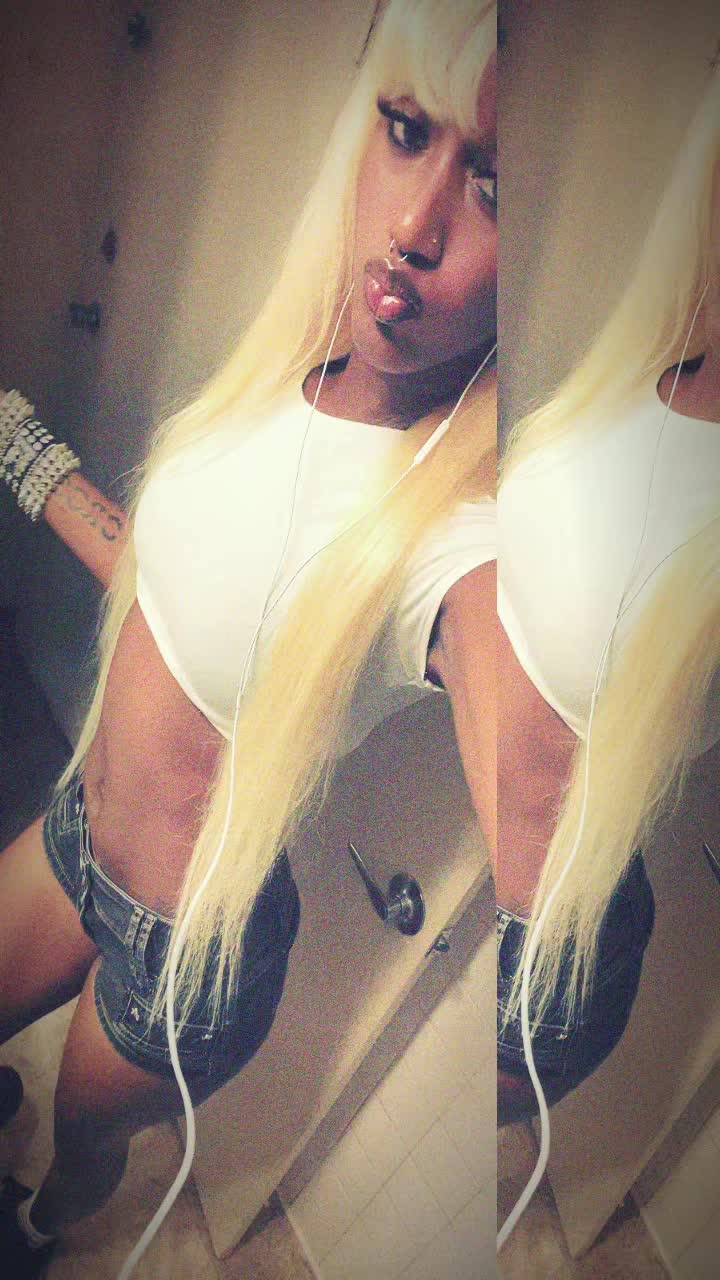 @1THICCNUGGET 👩🏾&zwj;❤️&zwj;💋&zwj;👩🏾