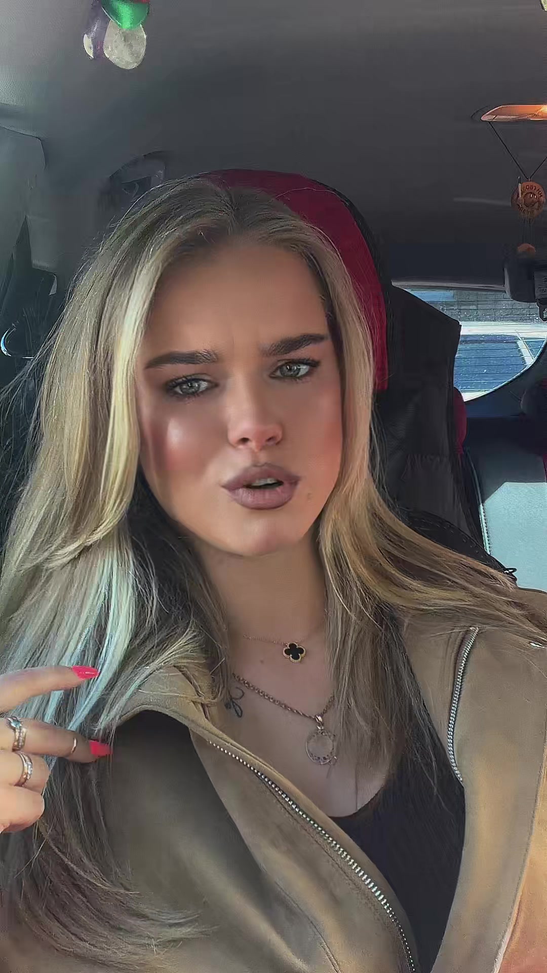 @🐣