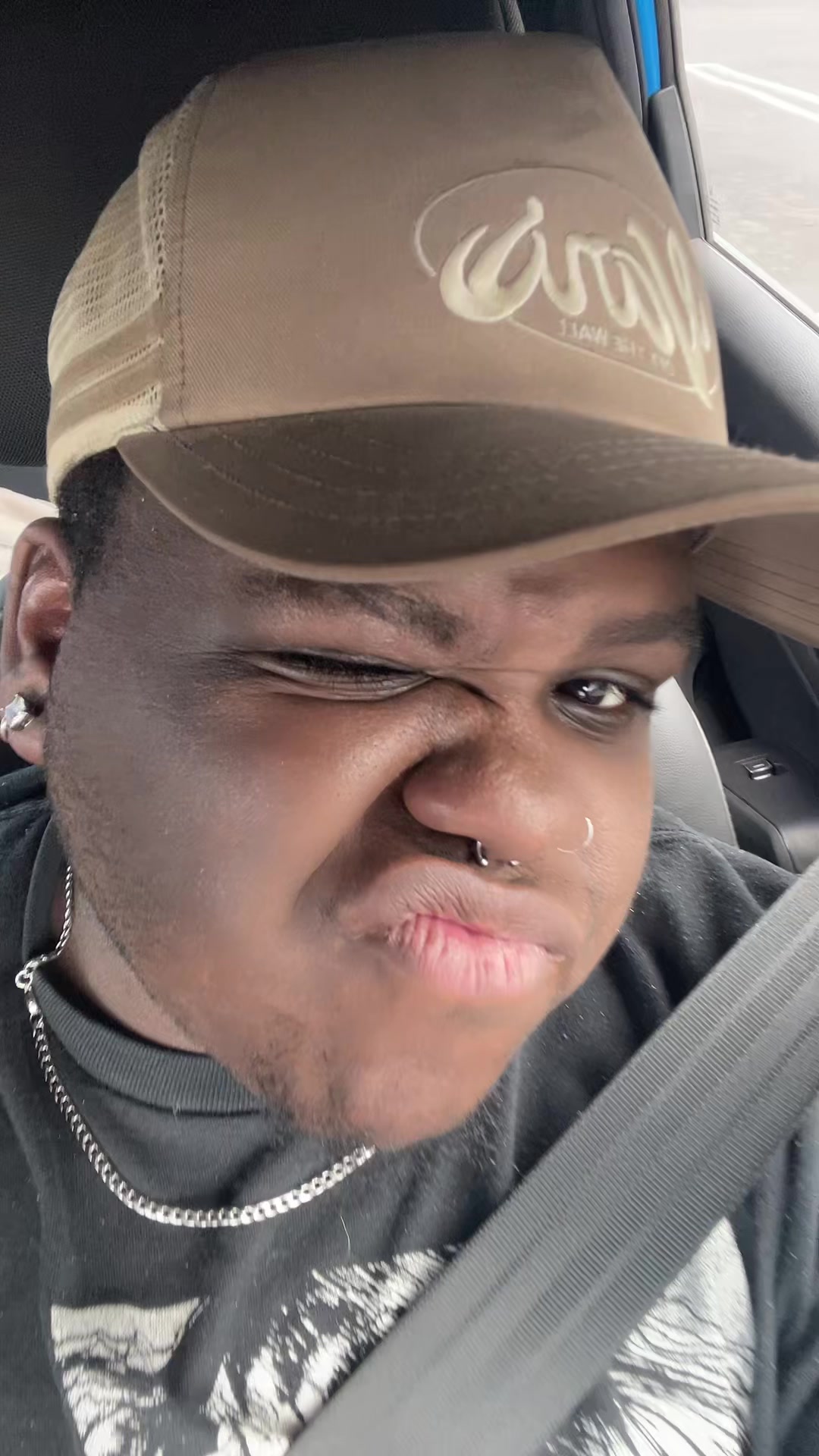 @ant 🦇🖤