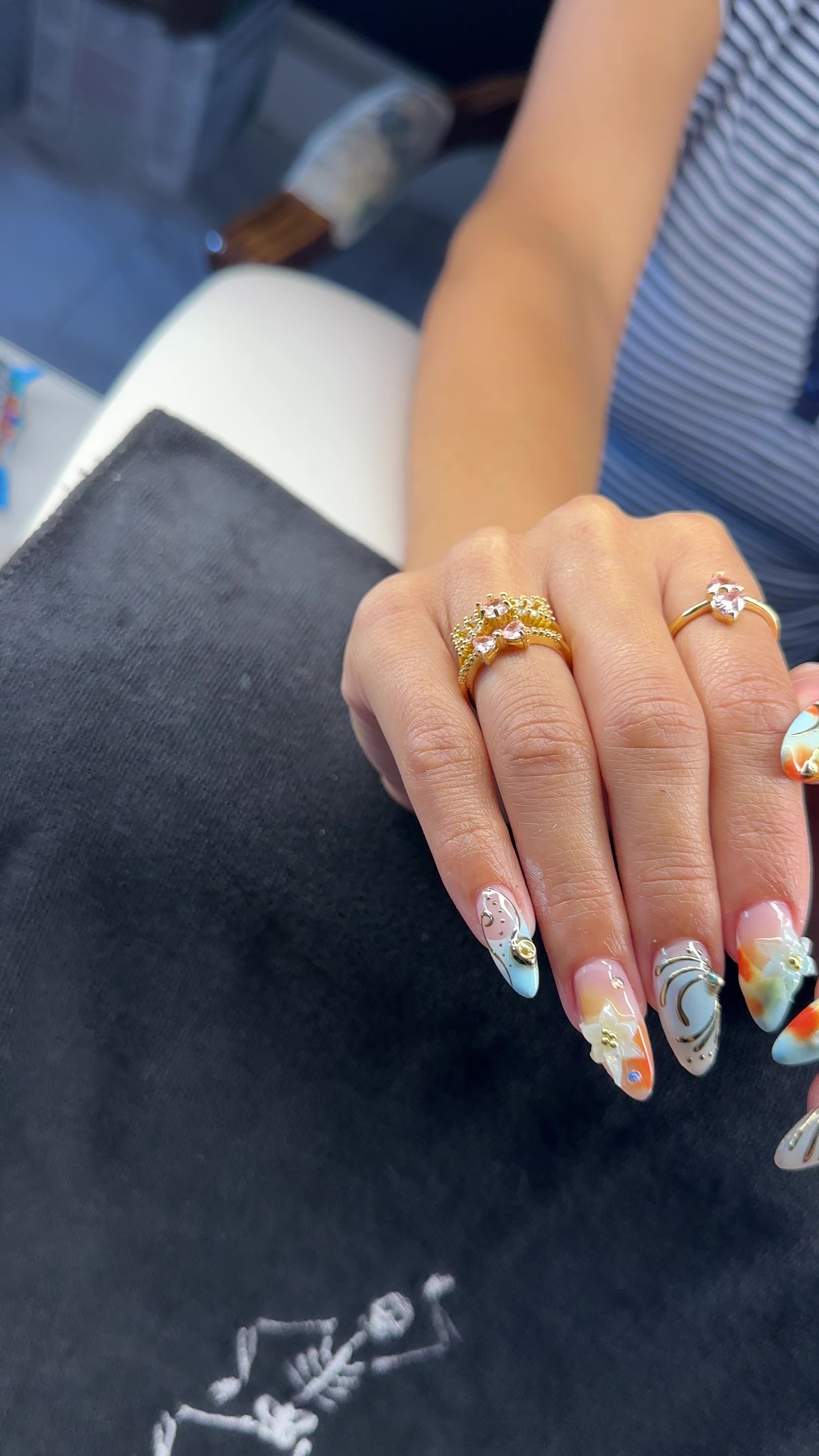 @softbutsharpnails