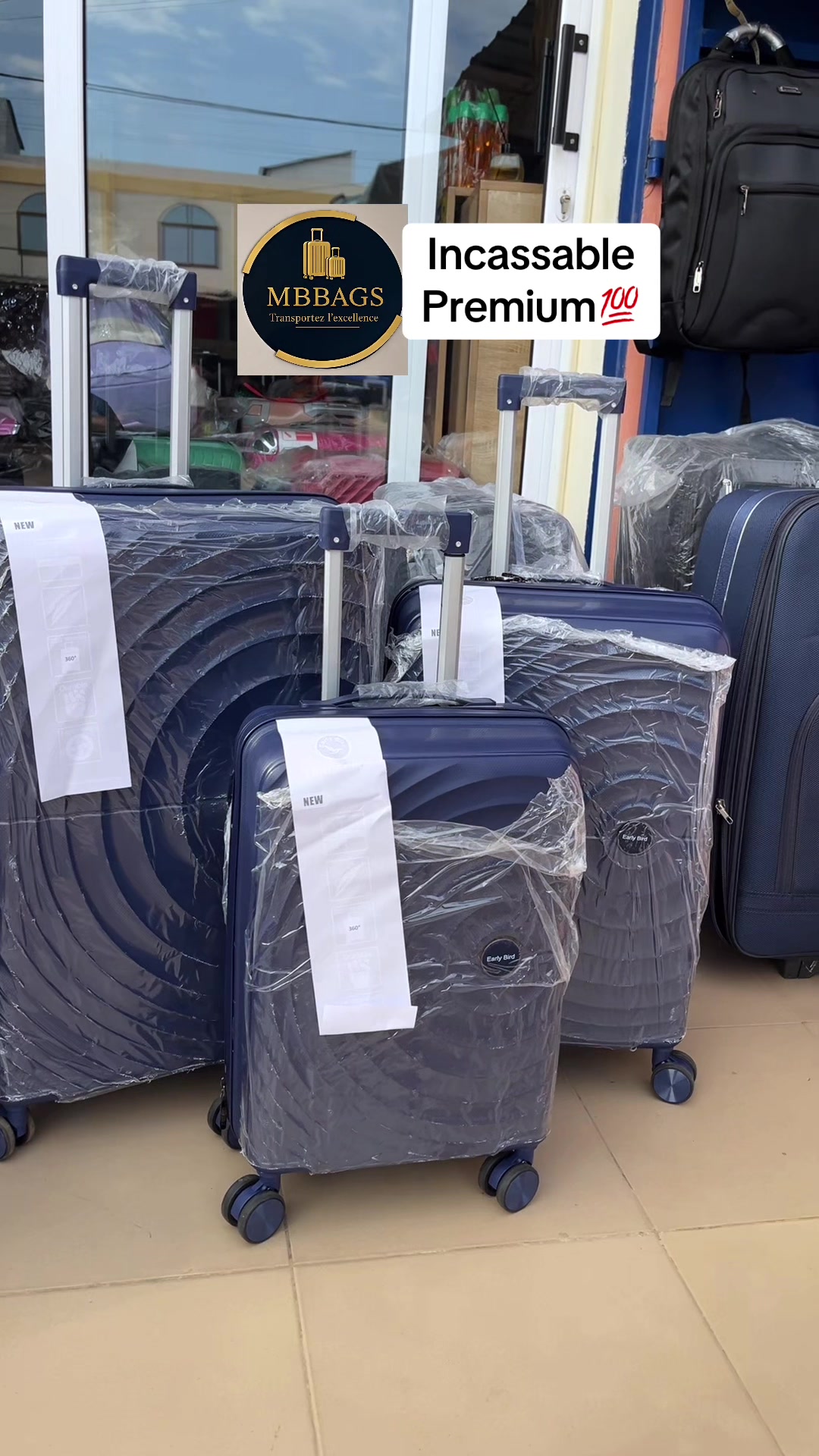 @Vendeur de valises &agrave; lom&eacute;