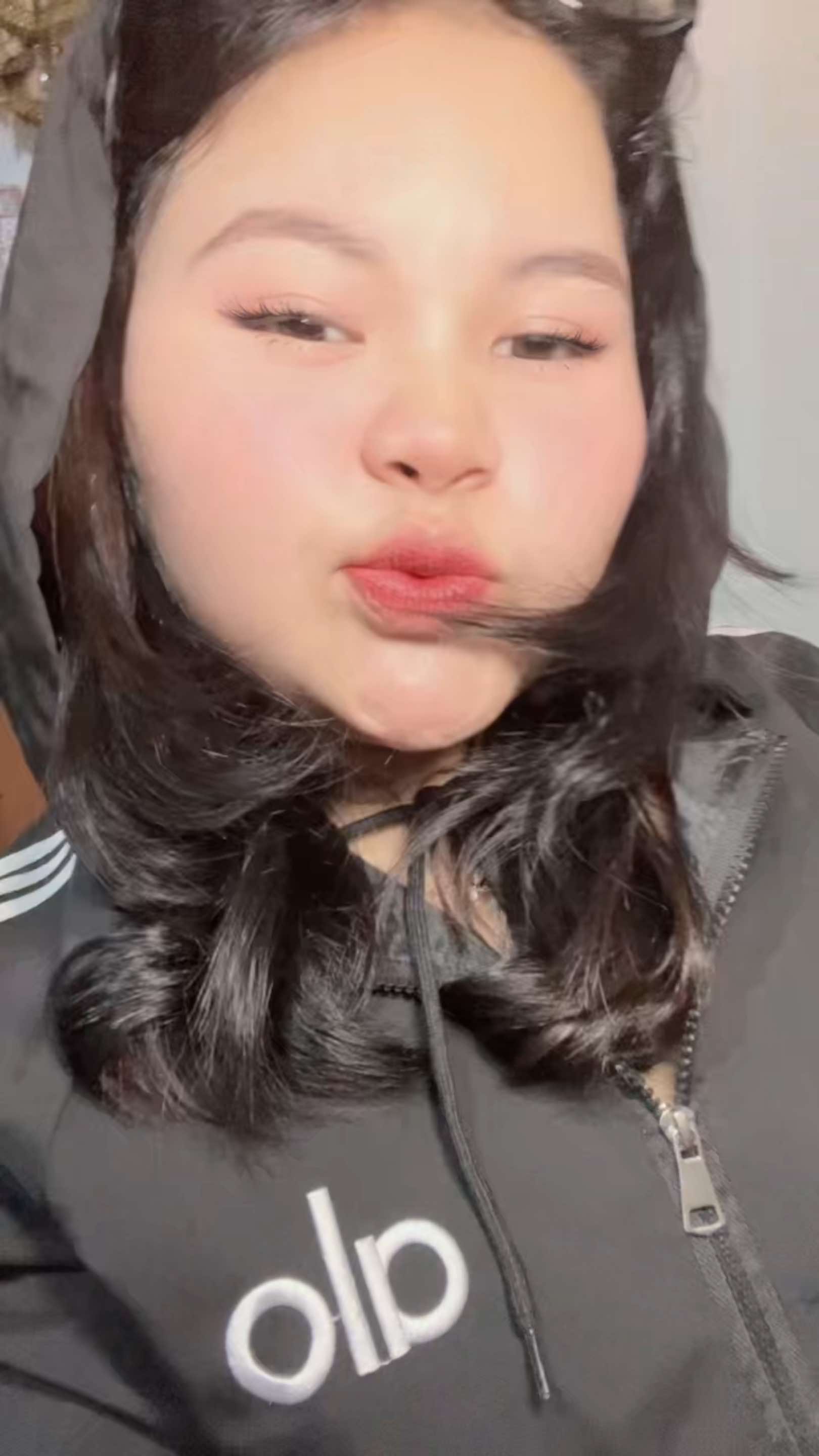 @Nisaa18