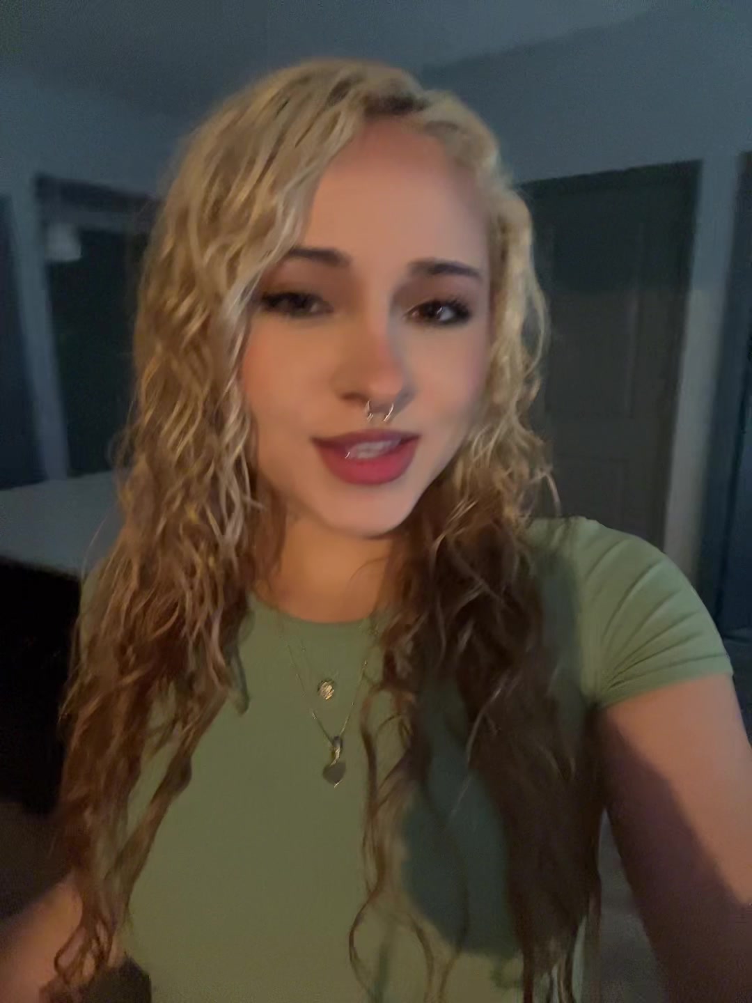 @lyvqrz