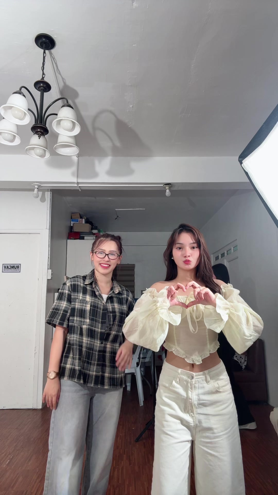 @Elahh