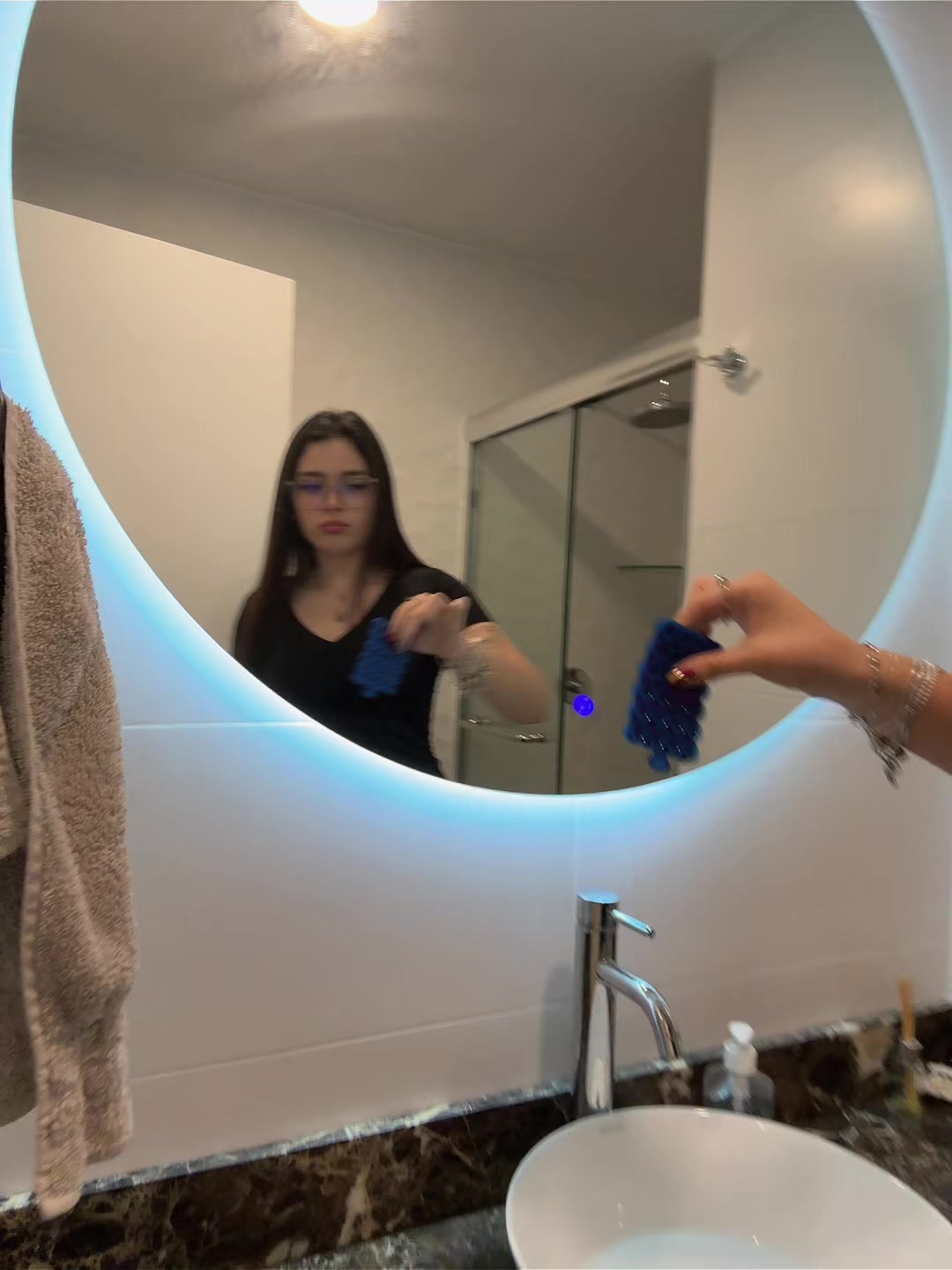 @𝑨𝑽𝑹𝑰𝑳