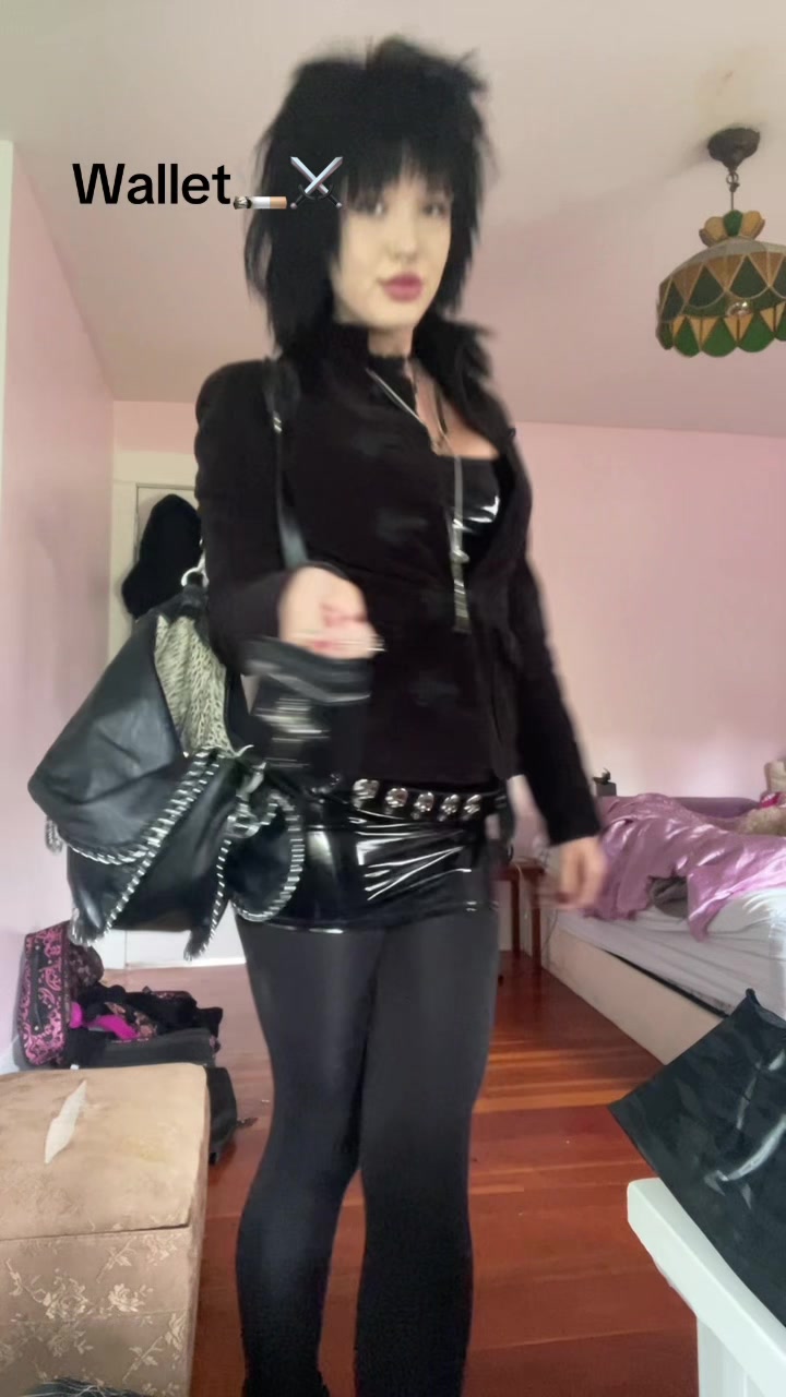 @Gothicloverdoll