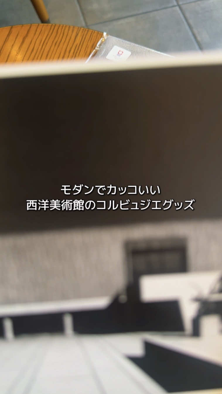 @美術館で現実逃避するOL
