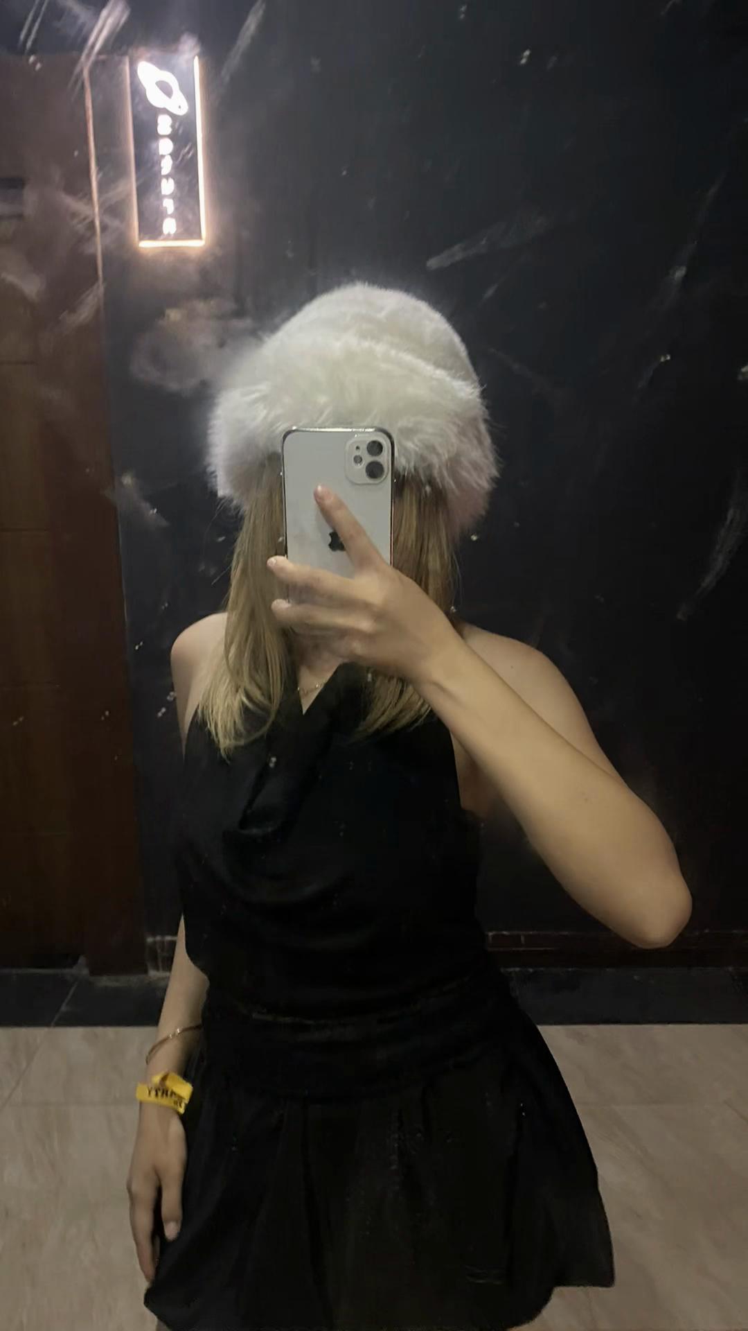 @— Lyonerèlle.