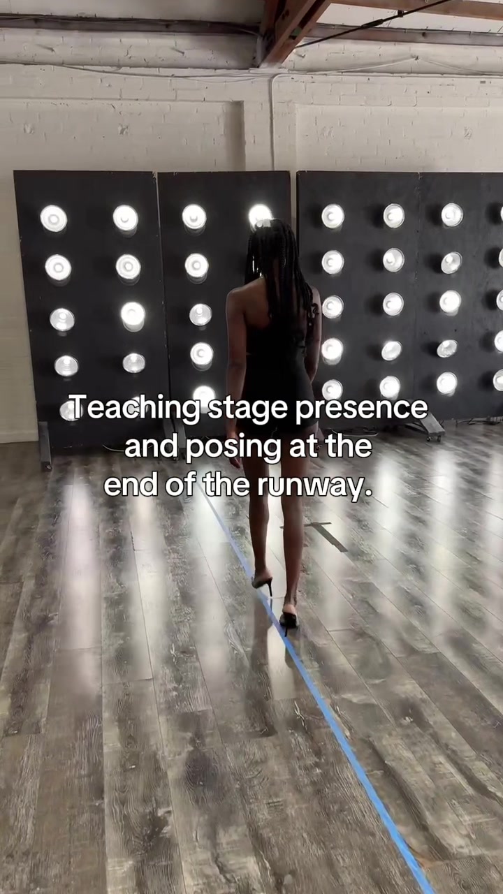 @christinarunway_