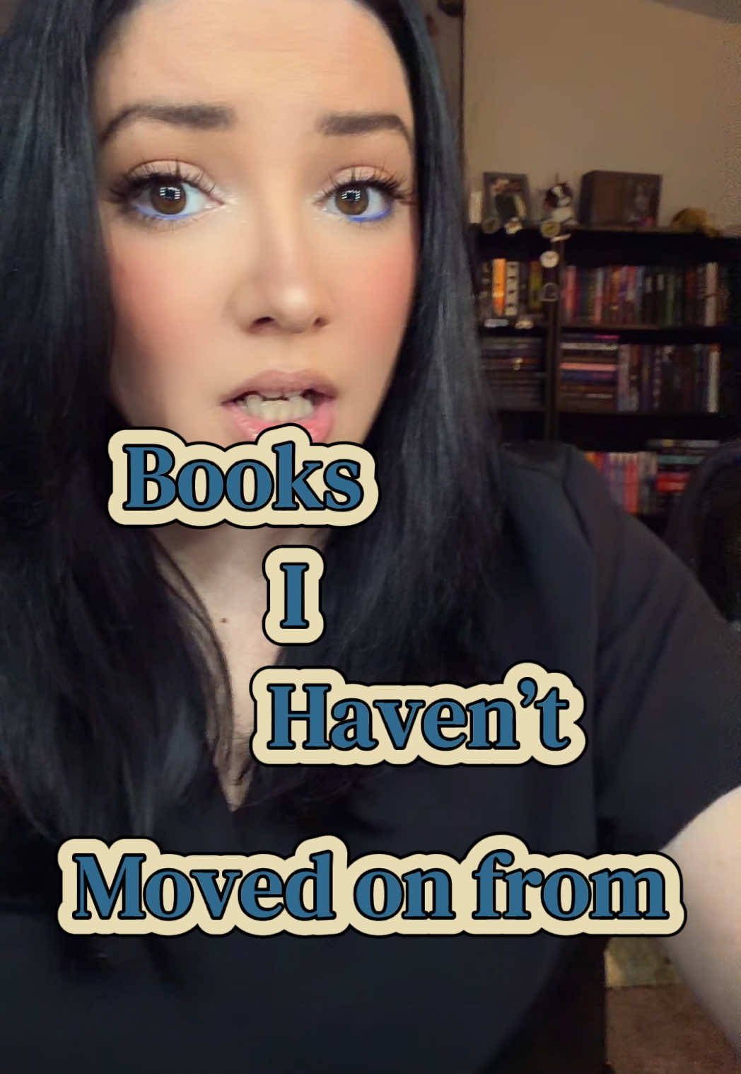 @Danielle Reads 📚☕️ 🧸