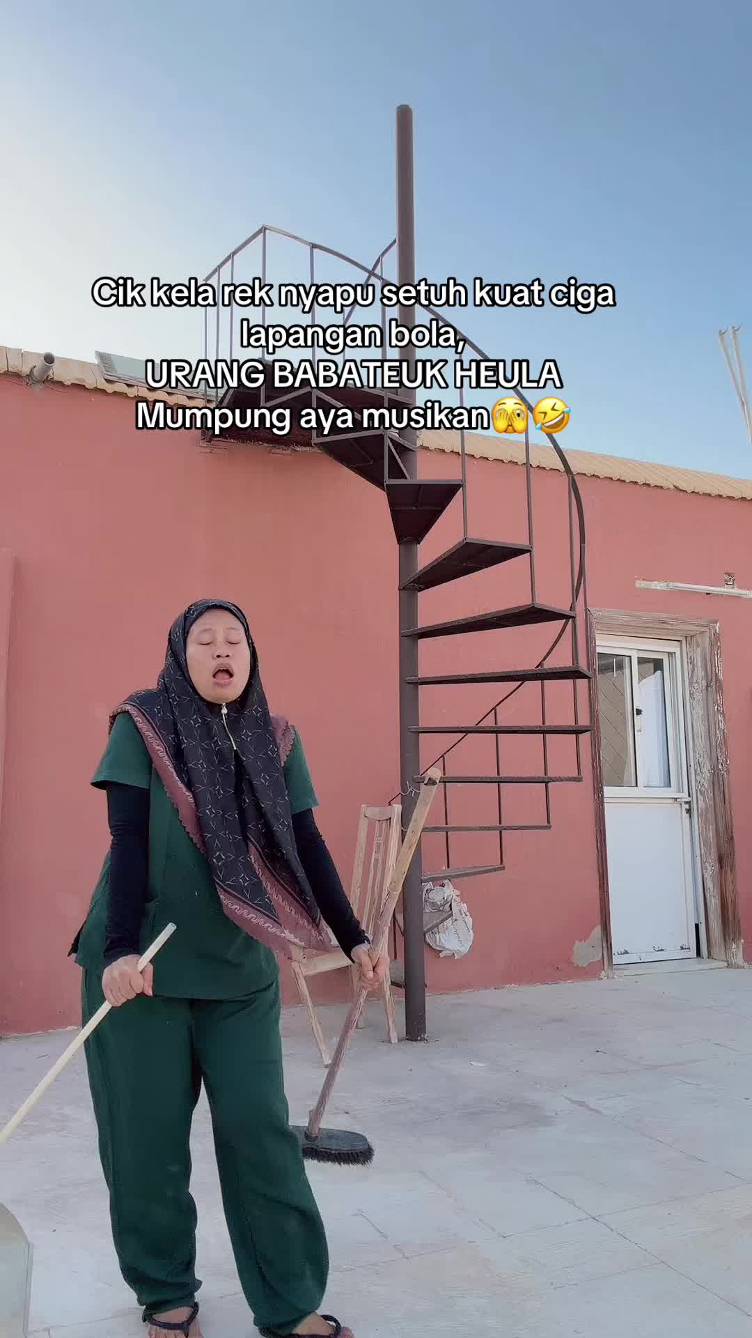 @lily