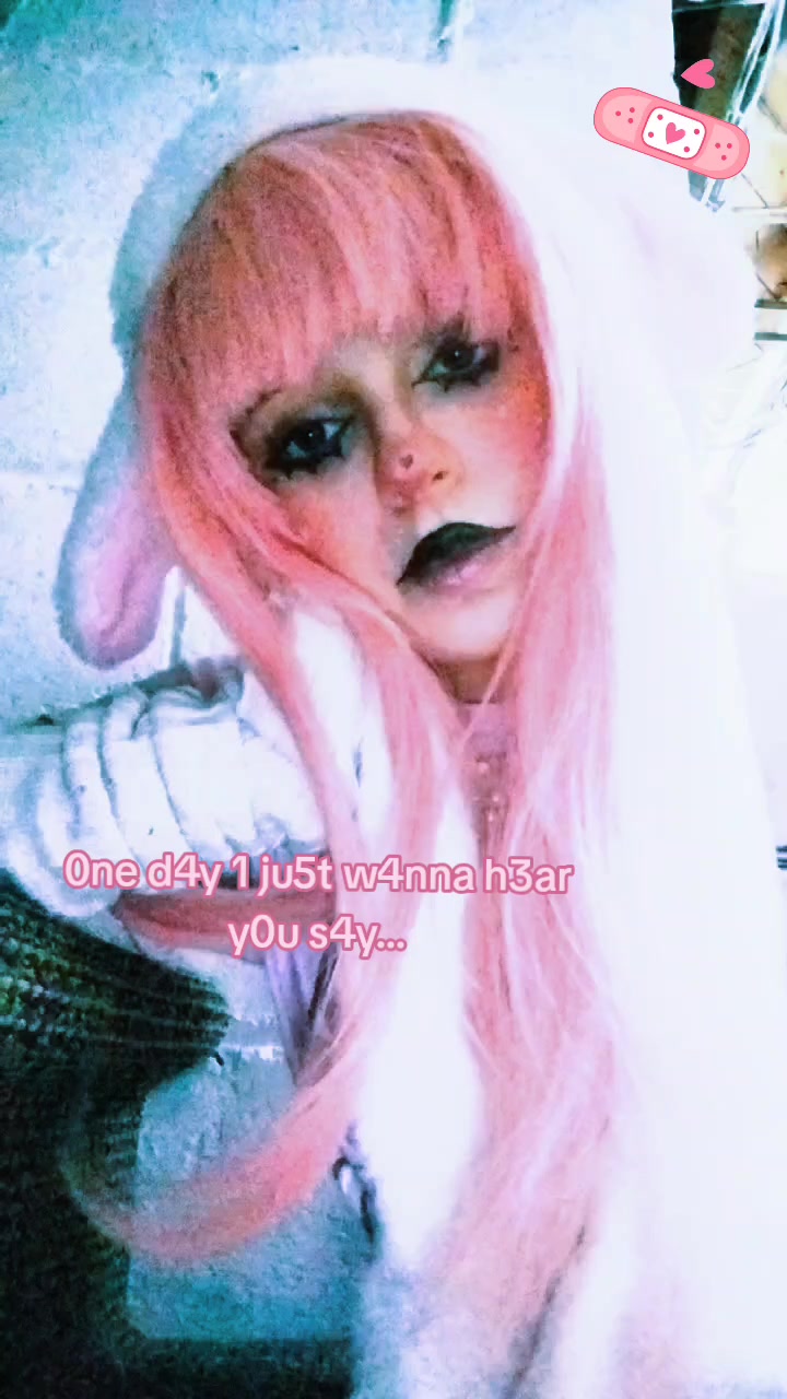 @🔥,🐛,🏳️⚧️,🩸,🐇