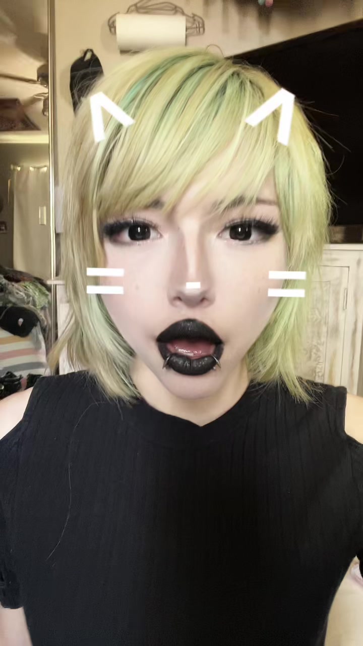 @_.Mothgirl._