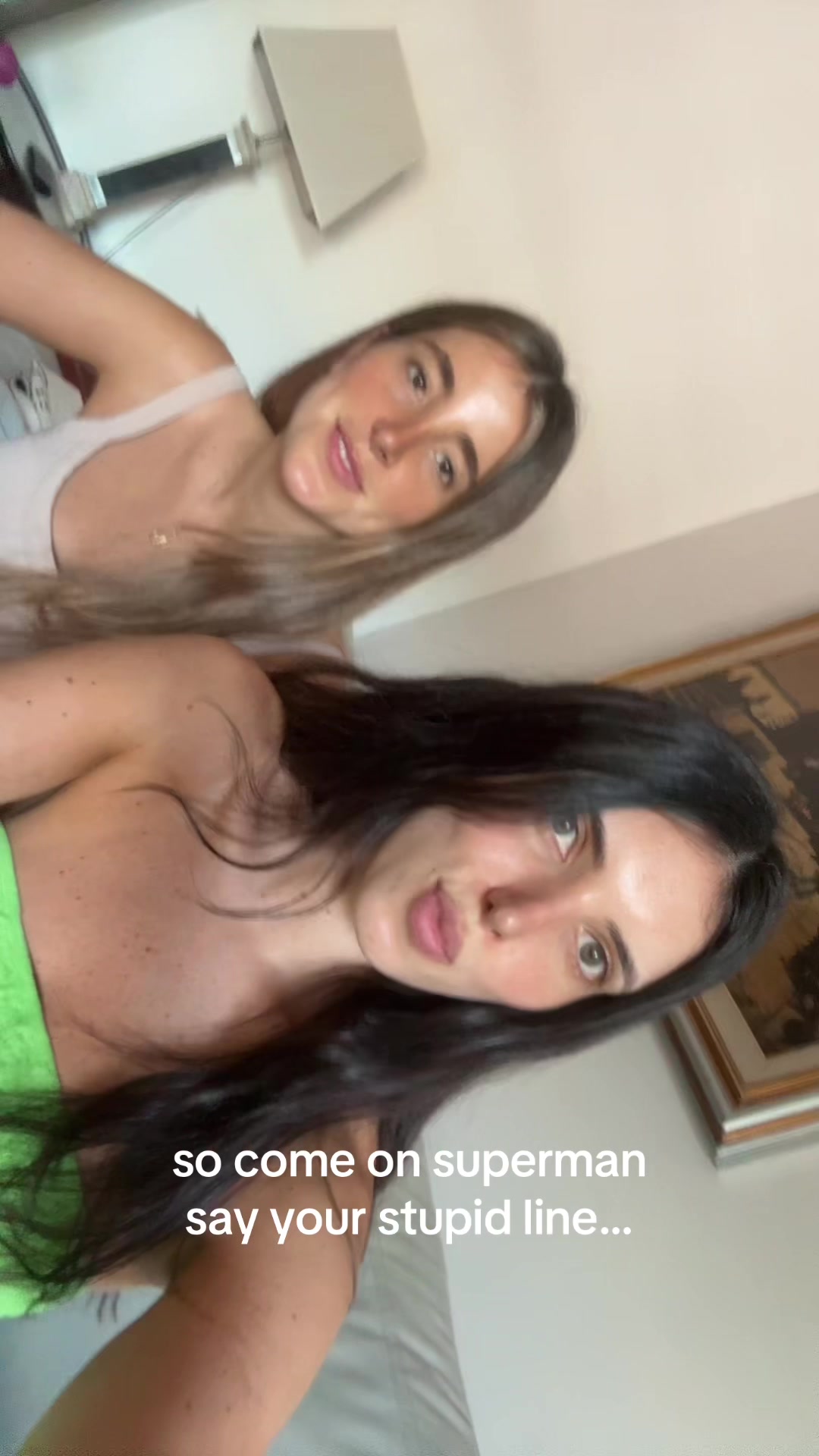 @vickyllana_