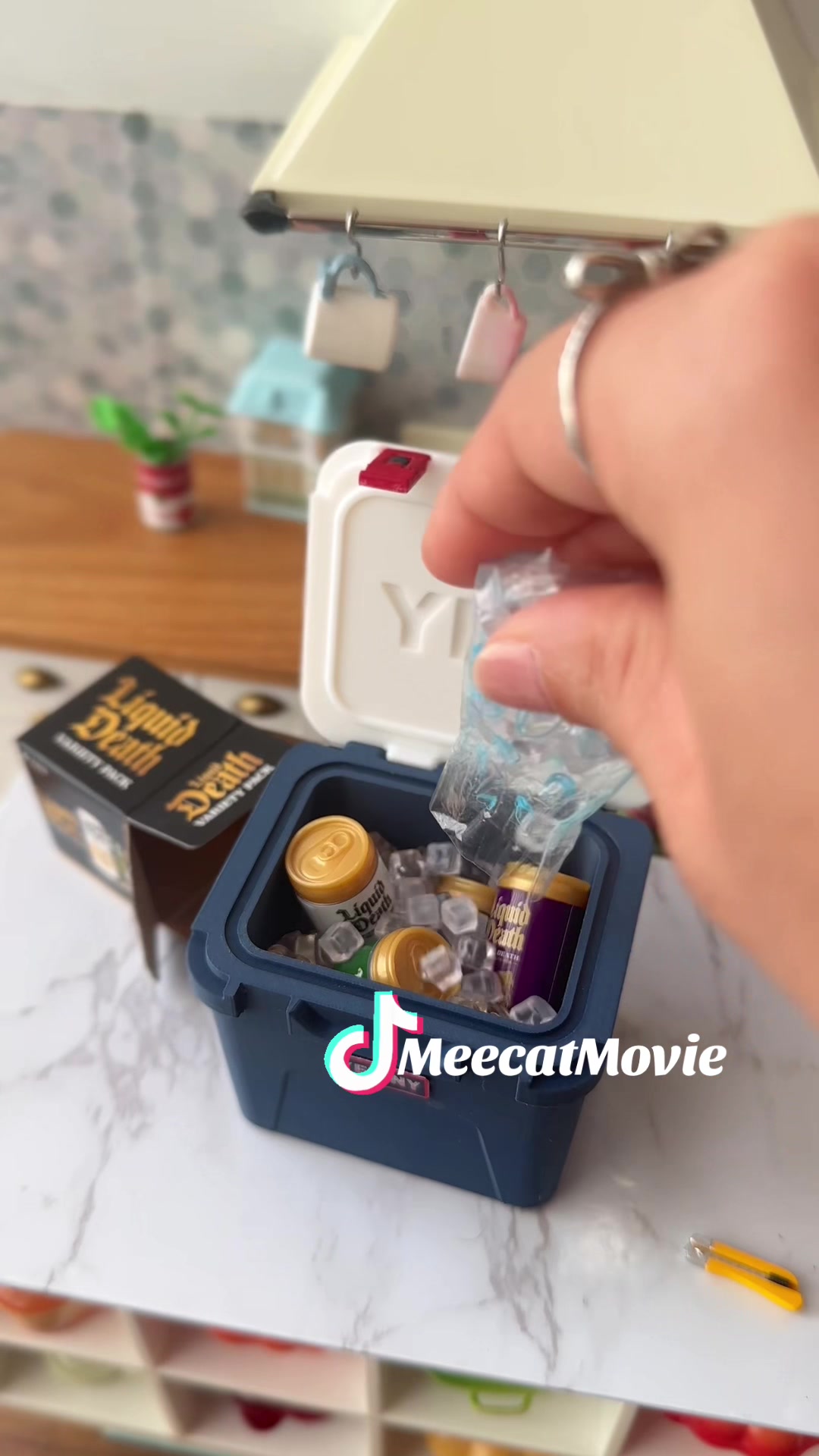 @Meecat