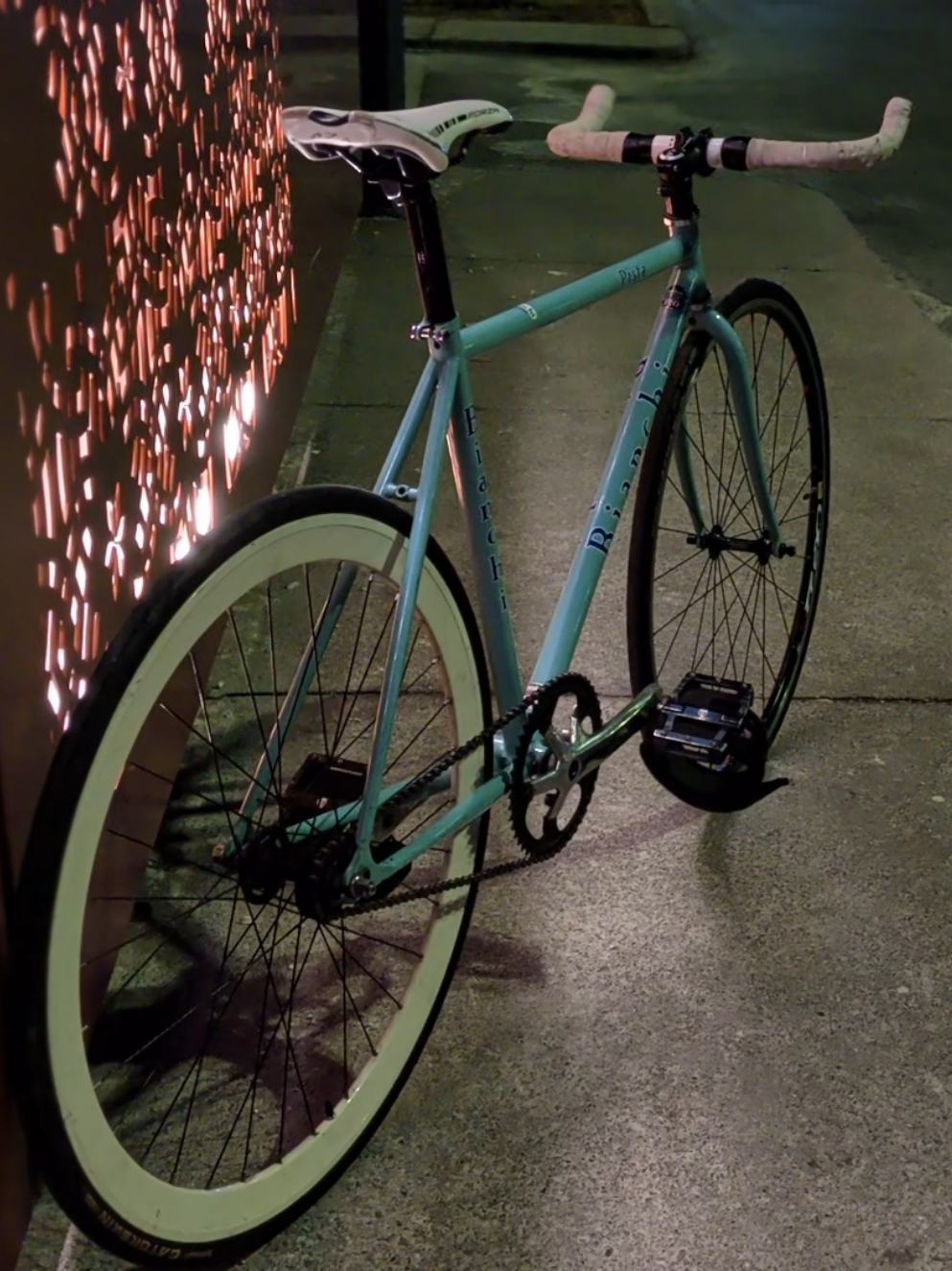 @zee.bmx
