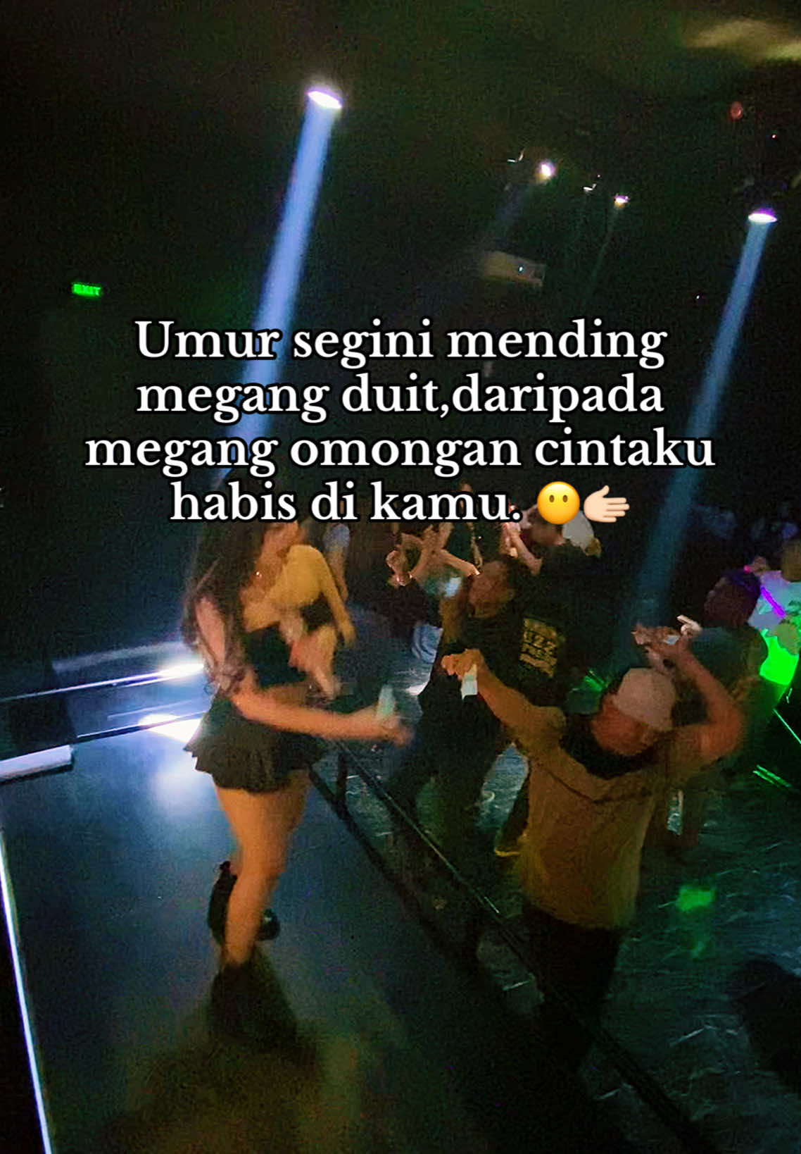 @fdj_elsaqueenreall